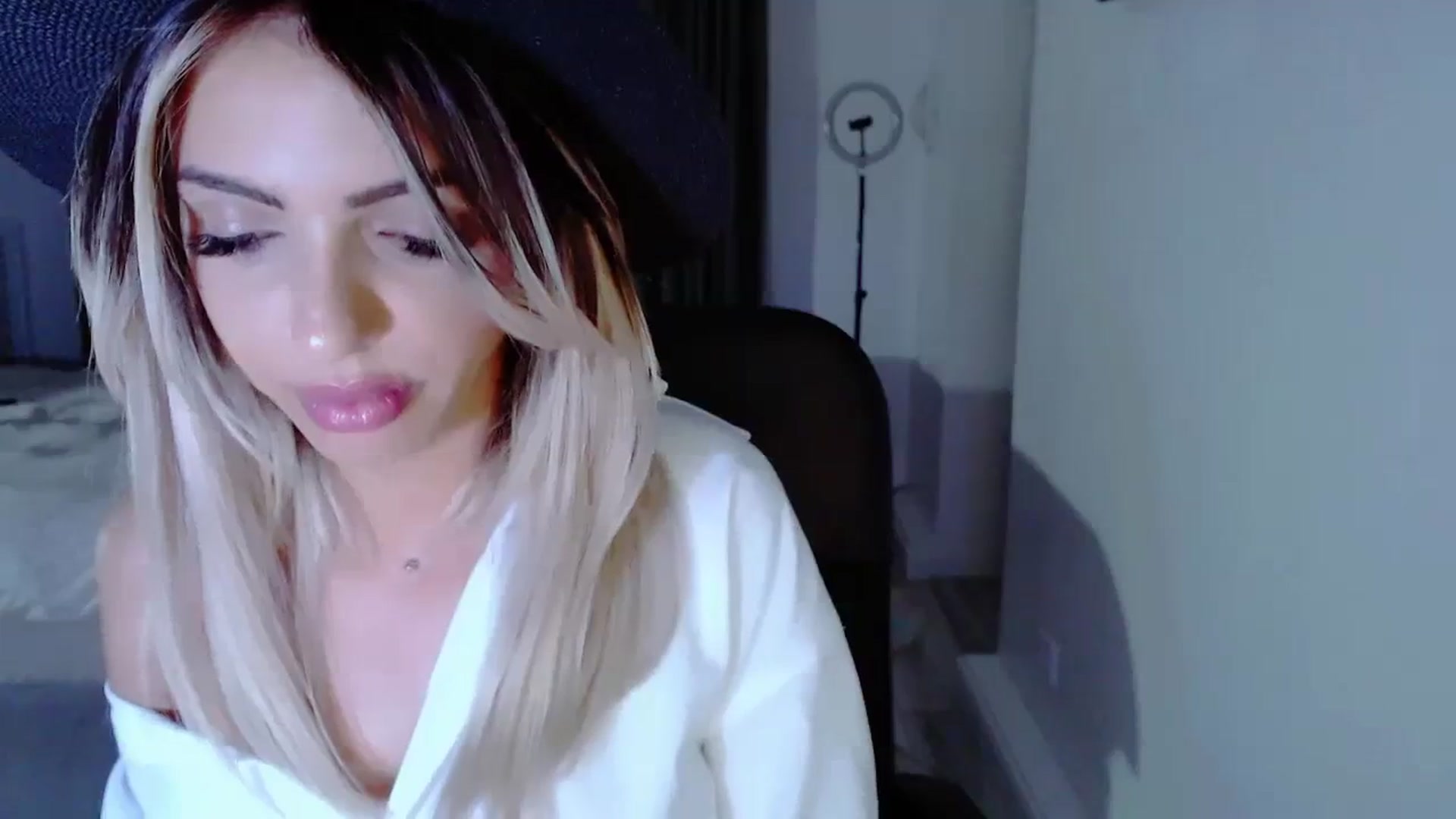Gallery image thumbnail from Diamondblack5's myfreecams stream on, 08/13/2023, 23:59 image 19 of 20