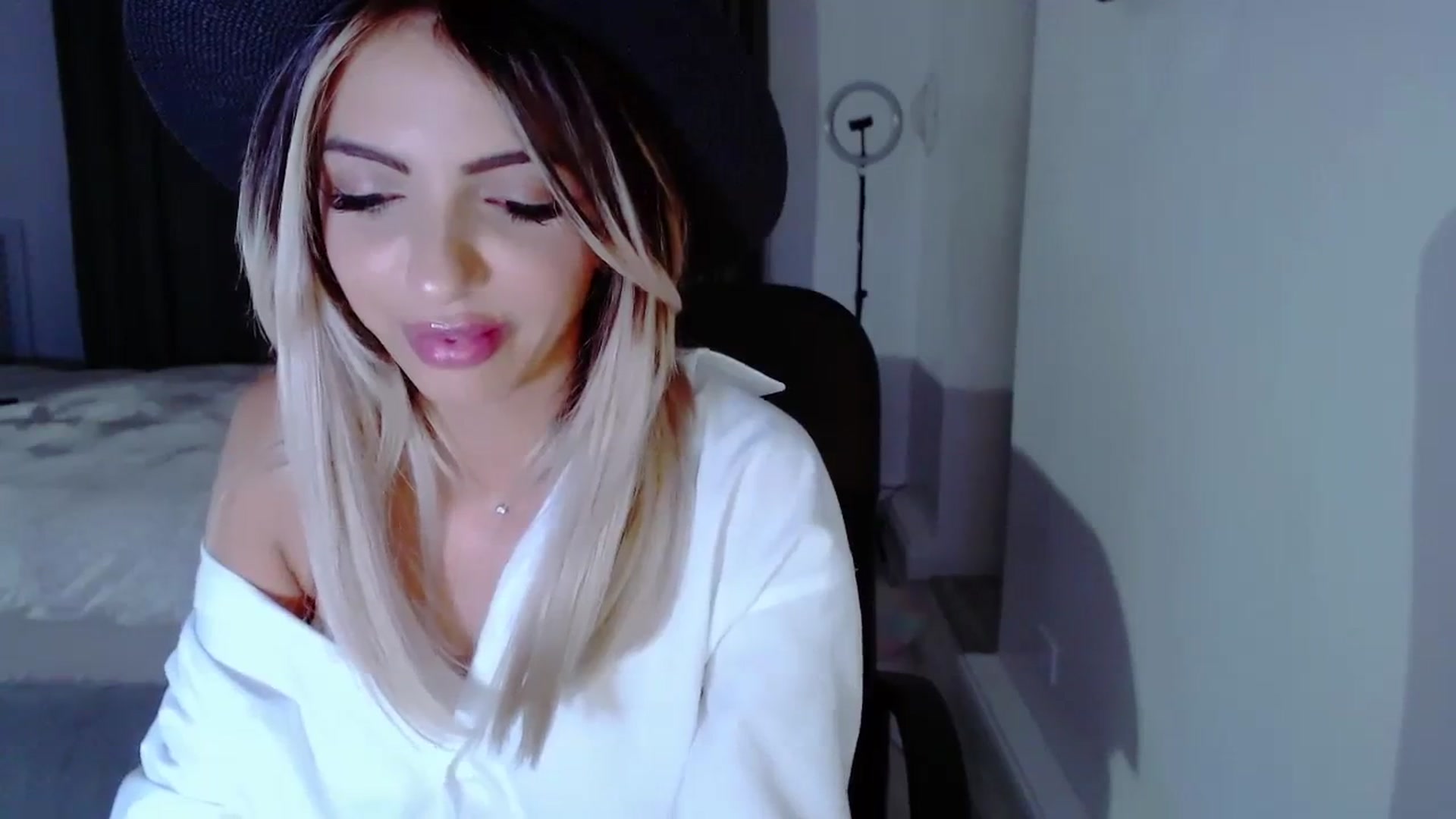 Gallery image thumbnail from Diamondblack5's myfreecams stream on, 08/13/2023, 23:59 image 15 of 20