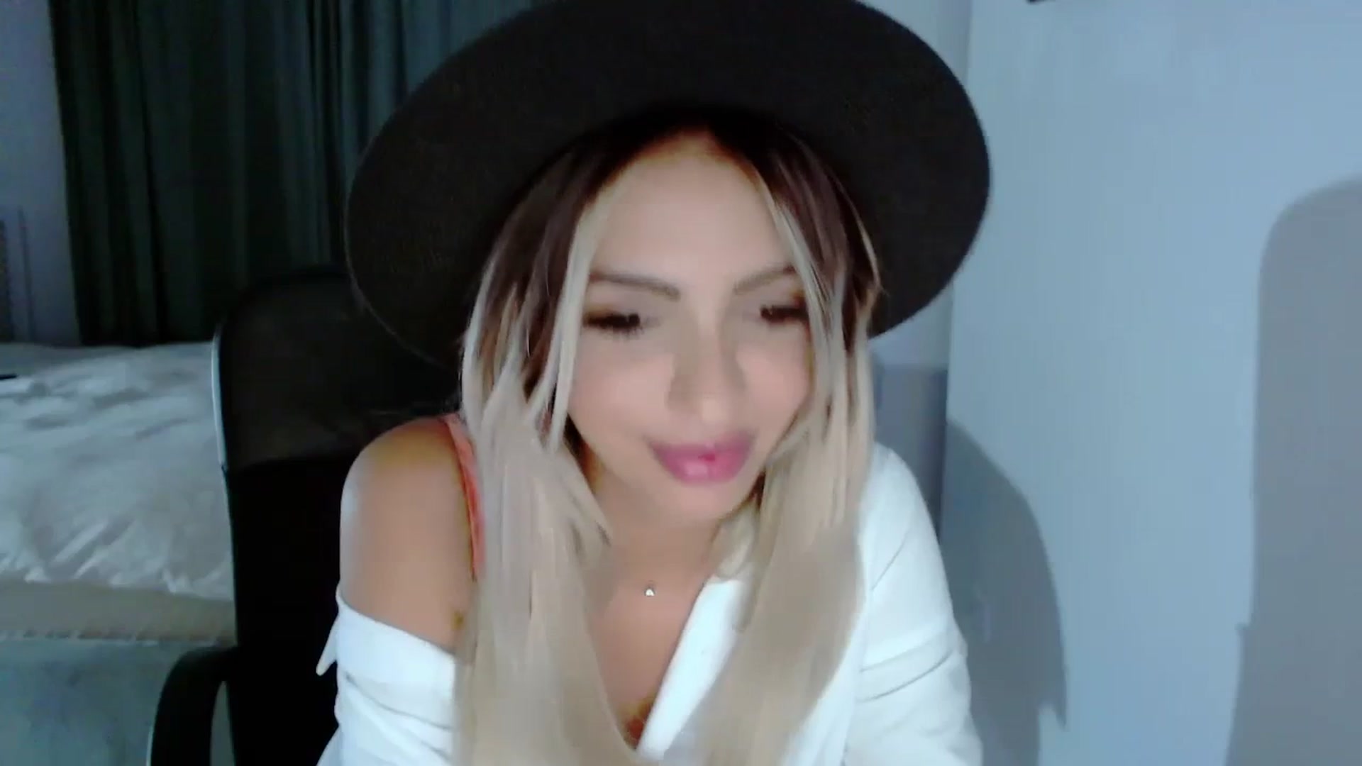 Gallery image thumbnail from Diamondblack5's myfreecams stream on, 08/13/2023, 23:59 image 2 of 20