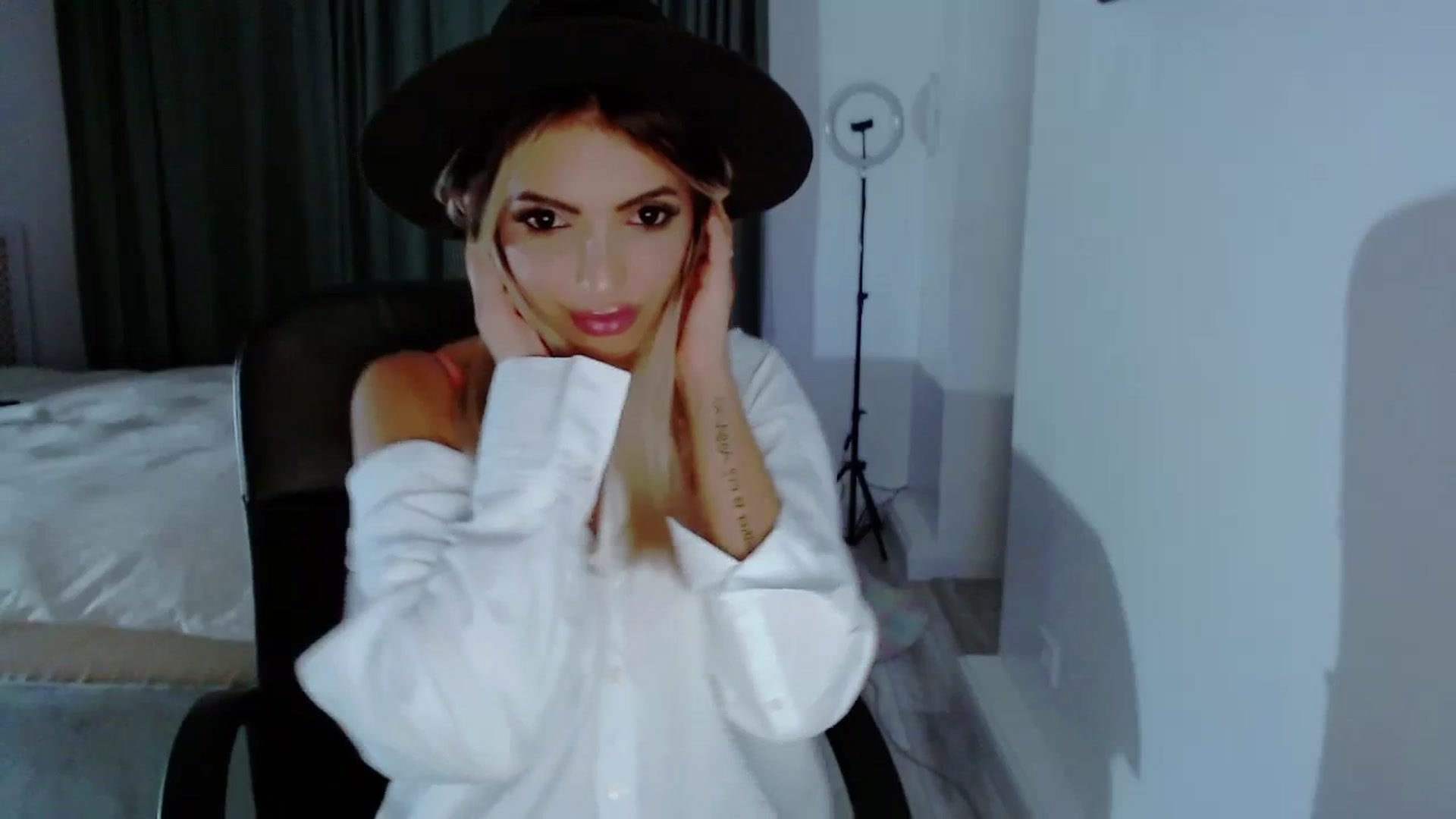 Gallery image thumbnail from Diamondblack5's myfreecams stream on, 08/13/2023, 23:59 image 6 of 20