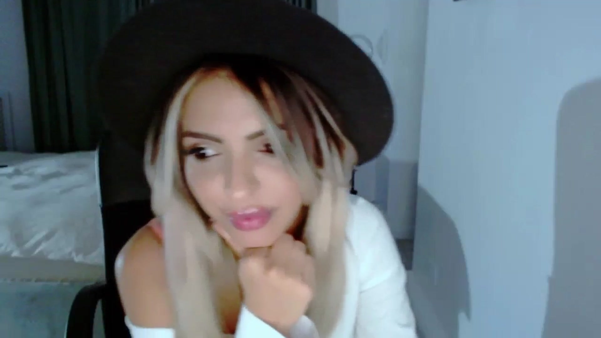 Gallery image thumbnail from Diamondblack5's myfreecams stream on, 08/13/2023, 23:59 image 7 of 20