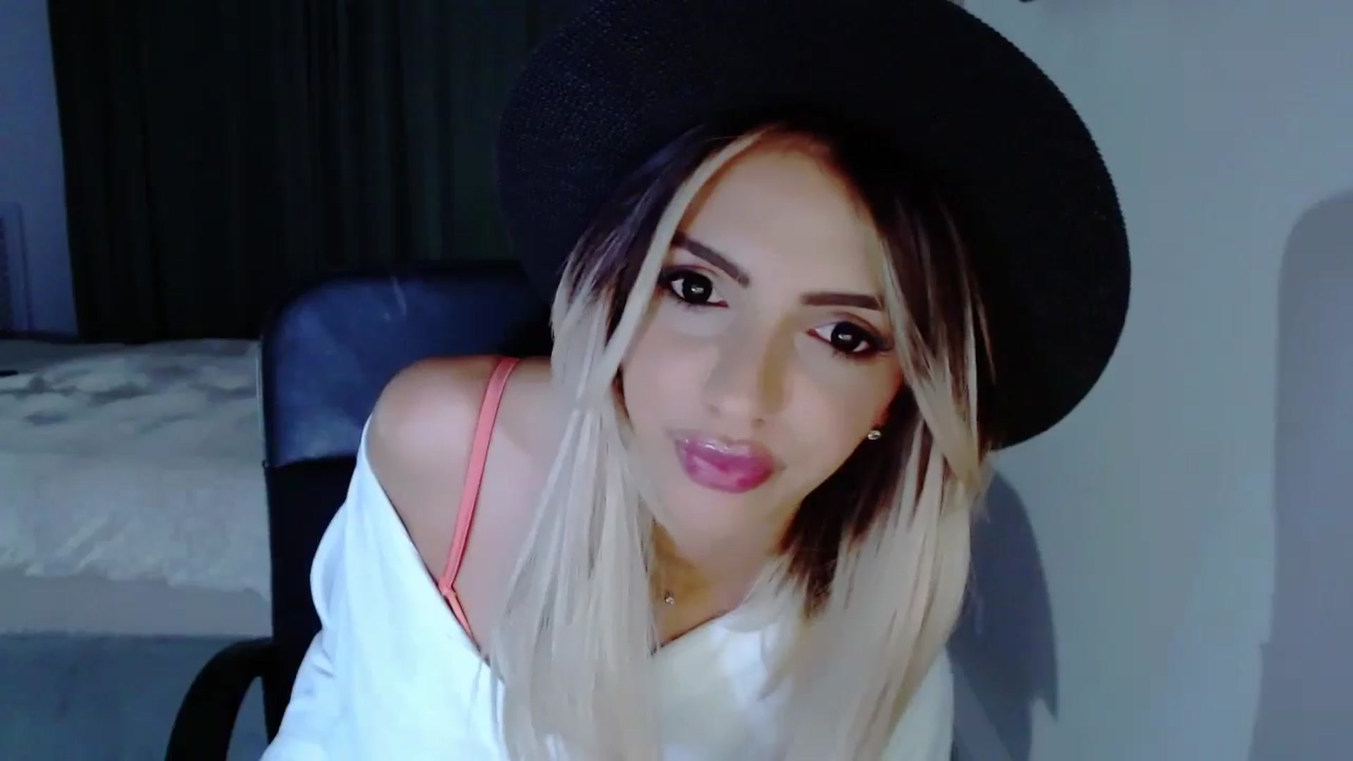 Gallery image thumbnail from Diamondblack5's myfreecams stream on, 08/13/2023, 23:59 image 8 of 20