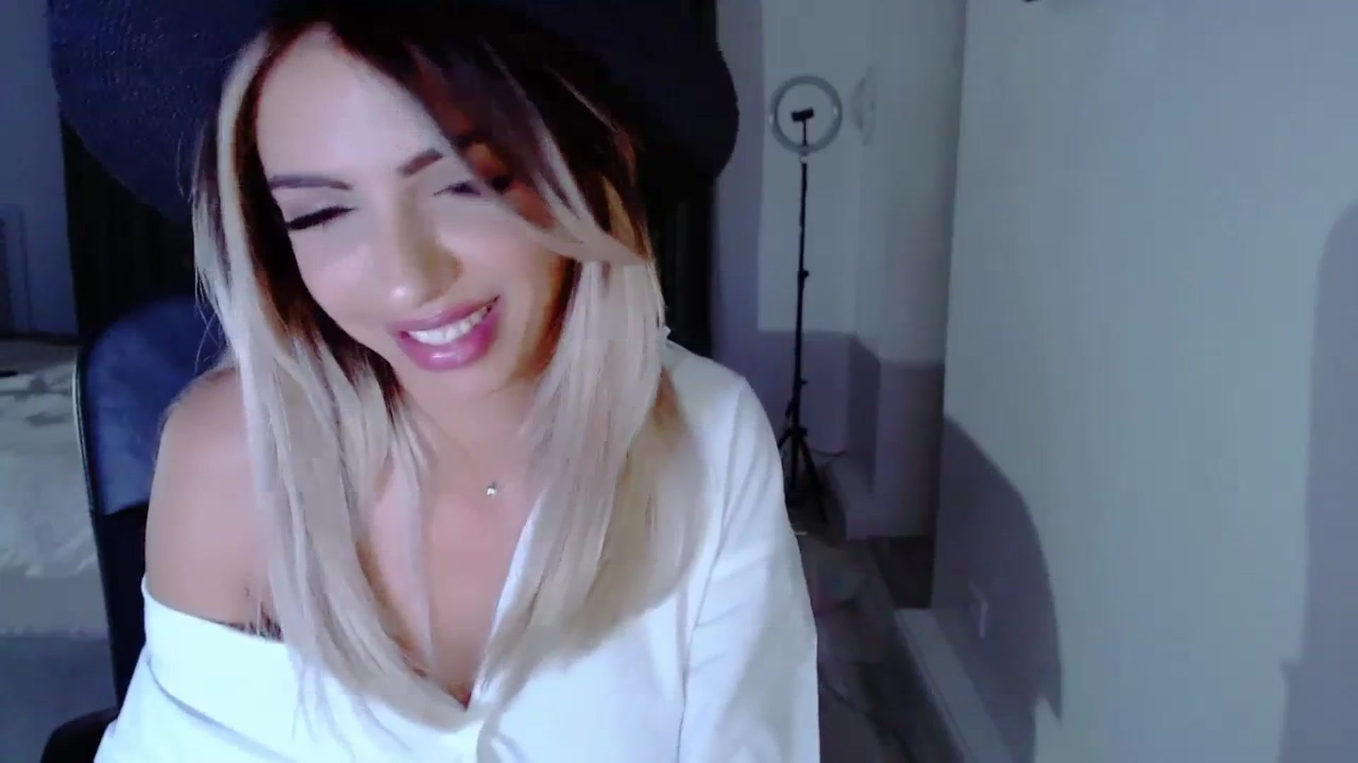 Gallery image thumbnail from Diamondblack5's myfreecams stream on, 08/13/2023, 23:59 image 20 of 20