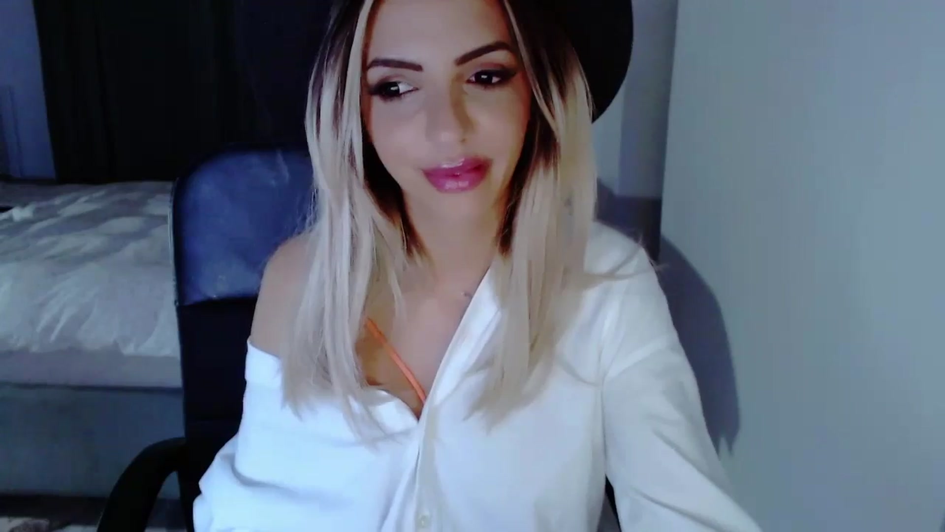 Gallery image thumbnail from Diamondblack5's myfreecams stream on, 08/14/2023, 02:32 image 17 of 20