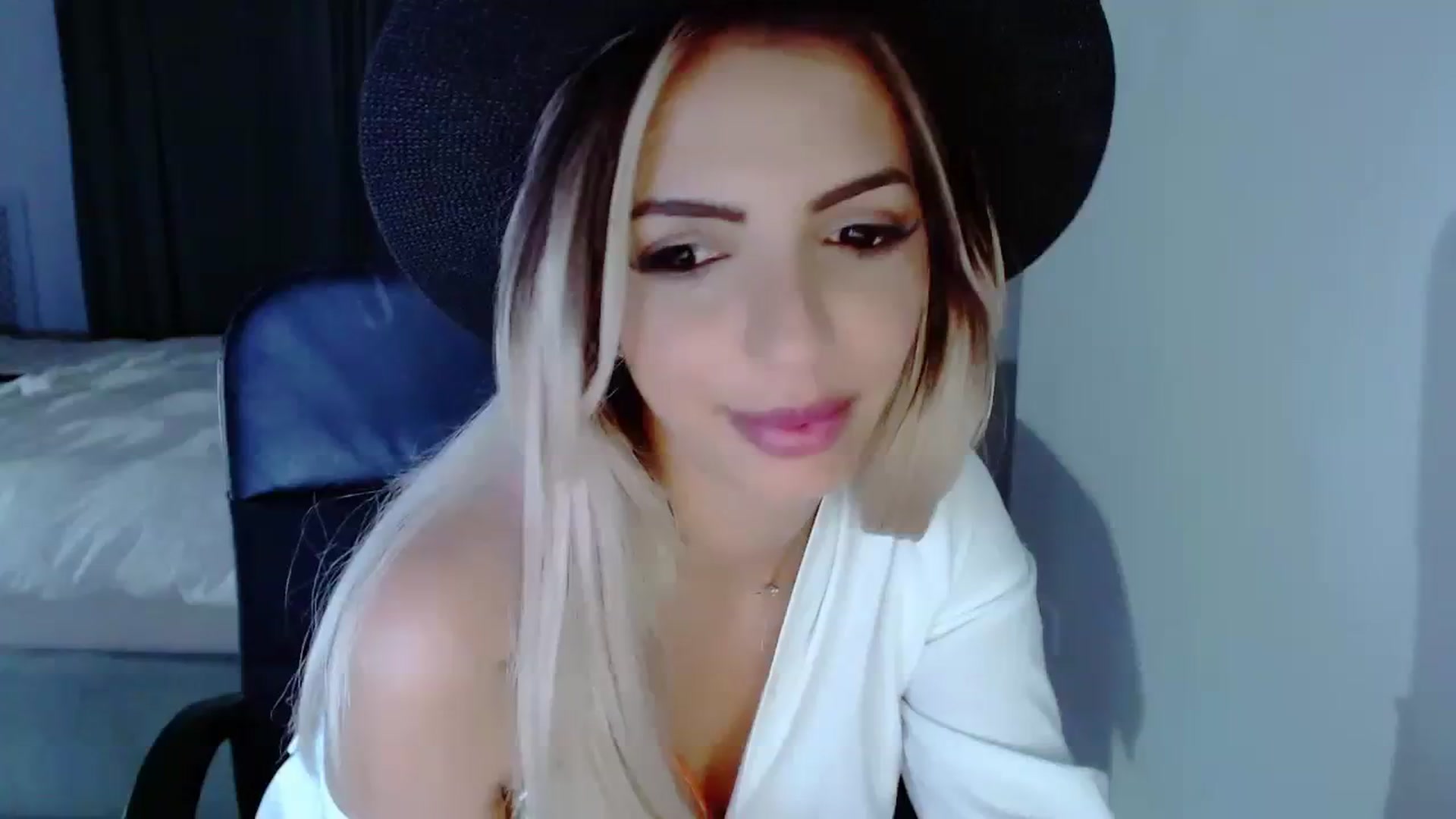 Gallery image thumbnail from Diamondblack5's myfreecams stream on, 08/14/2023, 02:32 image 15 of 20