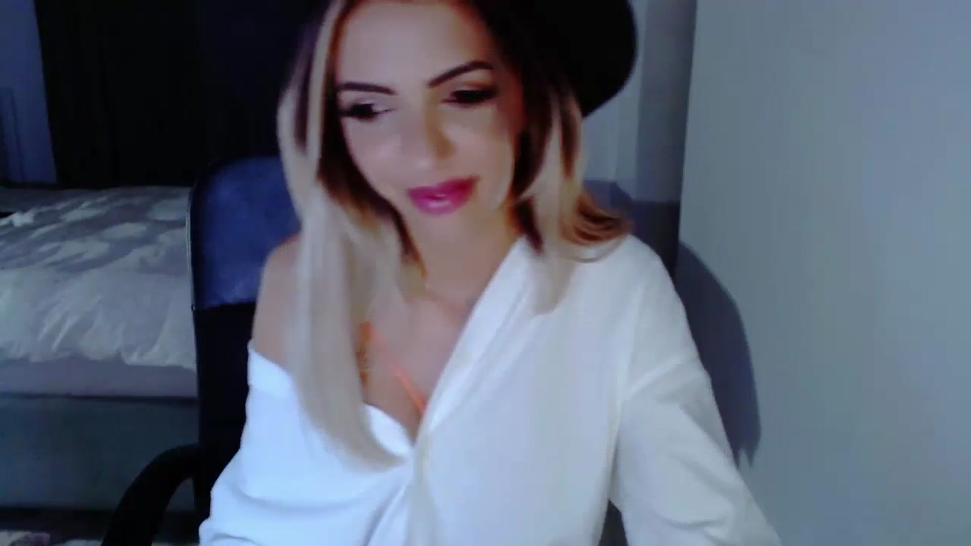 Gallery image thumbnail from Diamondblack5's myfreecams stream on, 08/14/2023, 02:32 image 16 of 20
