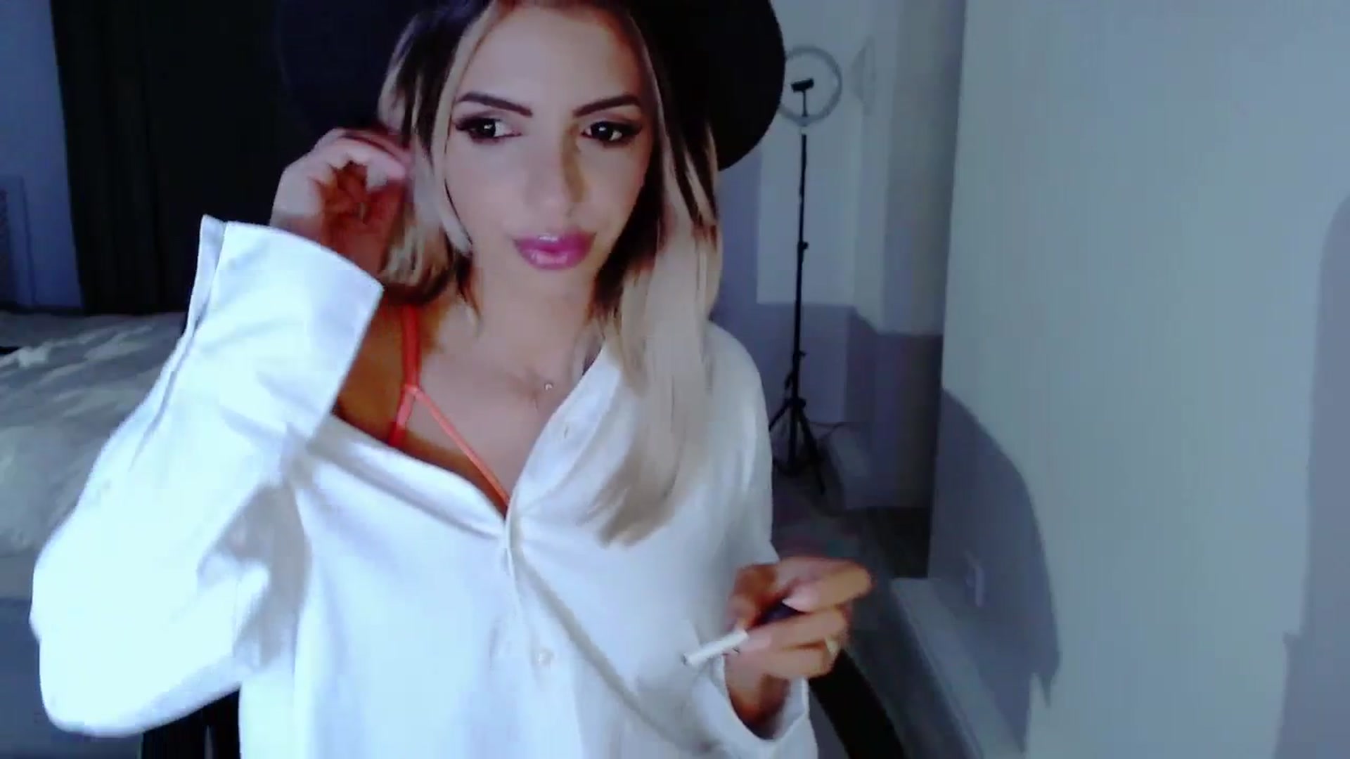 Gallery image thumbnail from Diamondblack5's myfreecams stream on, 08/14/2023, 02:32 image 8 of 20