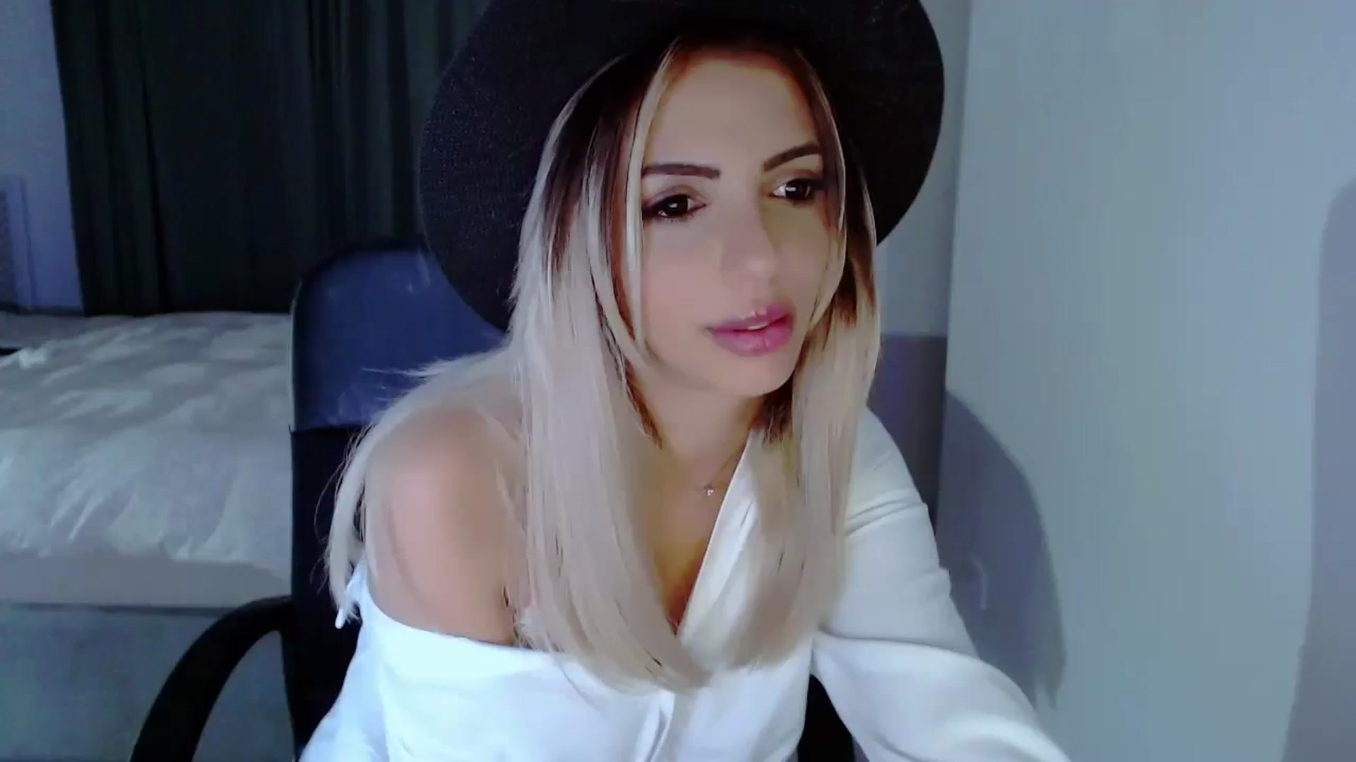 Gallery image thumbnail from Diamondblack5's myfreecams stream on, 08/14/2023, 02:32 image 14 of 20