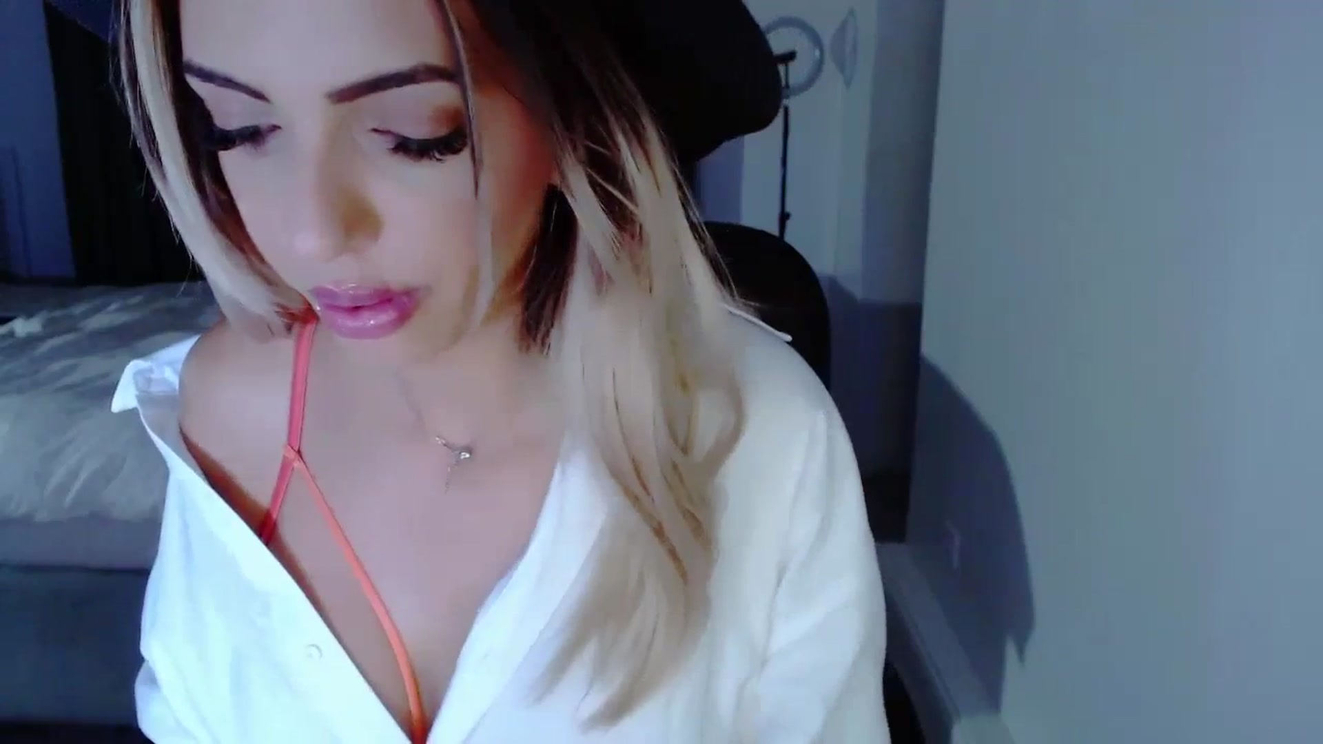 Gallery image thumbnail from Diamondblack5's myfreecams stream on, 08/14/2023, 02:32 image 2 of 20