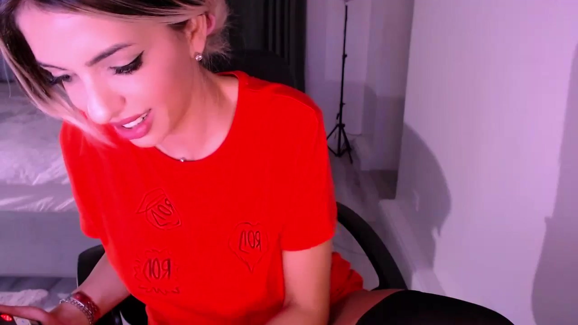 Gallery image thumbnail from Diamondblack5's myfreecams stream on, 08/19/2023, 23:56 image 20 of 20
