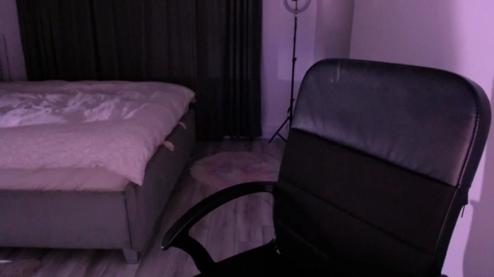 Gallery image thumbnail from Diamondblack5's myfreecams stream on, 08/19/2023, 23:56 image 9 of 20