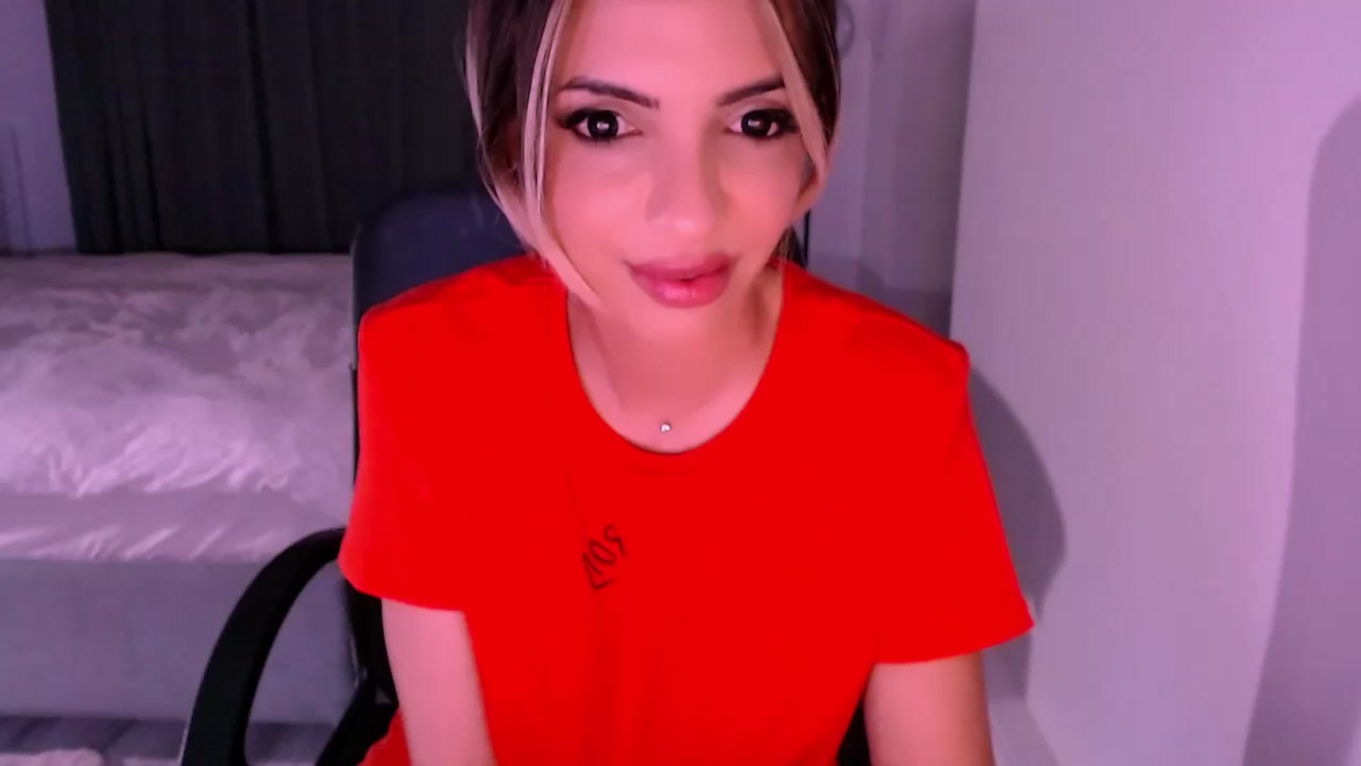 Gallery image thumbnail from Diamondblack5's myfreecams stream on, 08/19/2023, 23:56 image 1 of 20