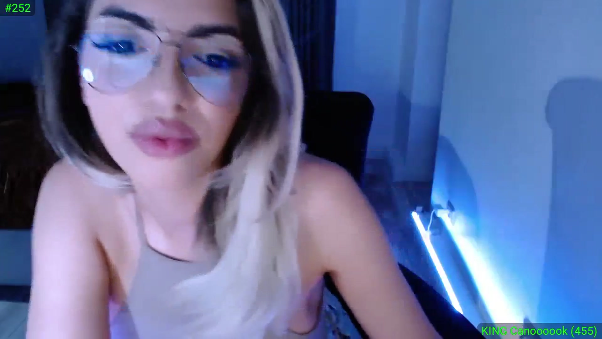 Gallery image thumbnail from Diamondblack5's myfreecams stream on, 11/09/2023, 24:59 image 2 of 20