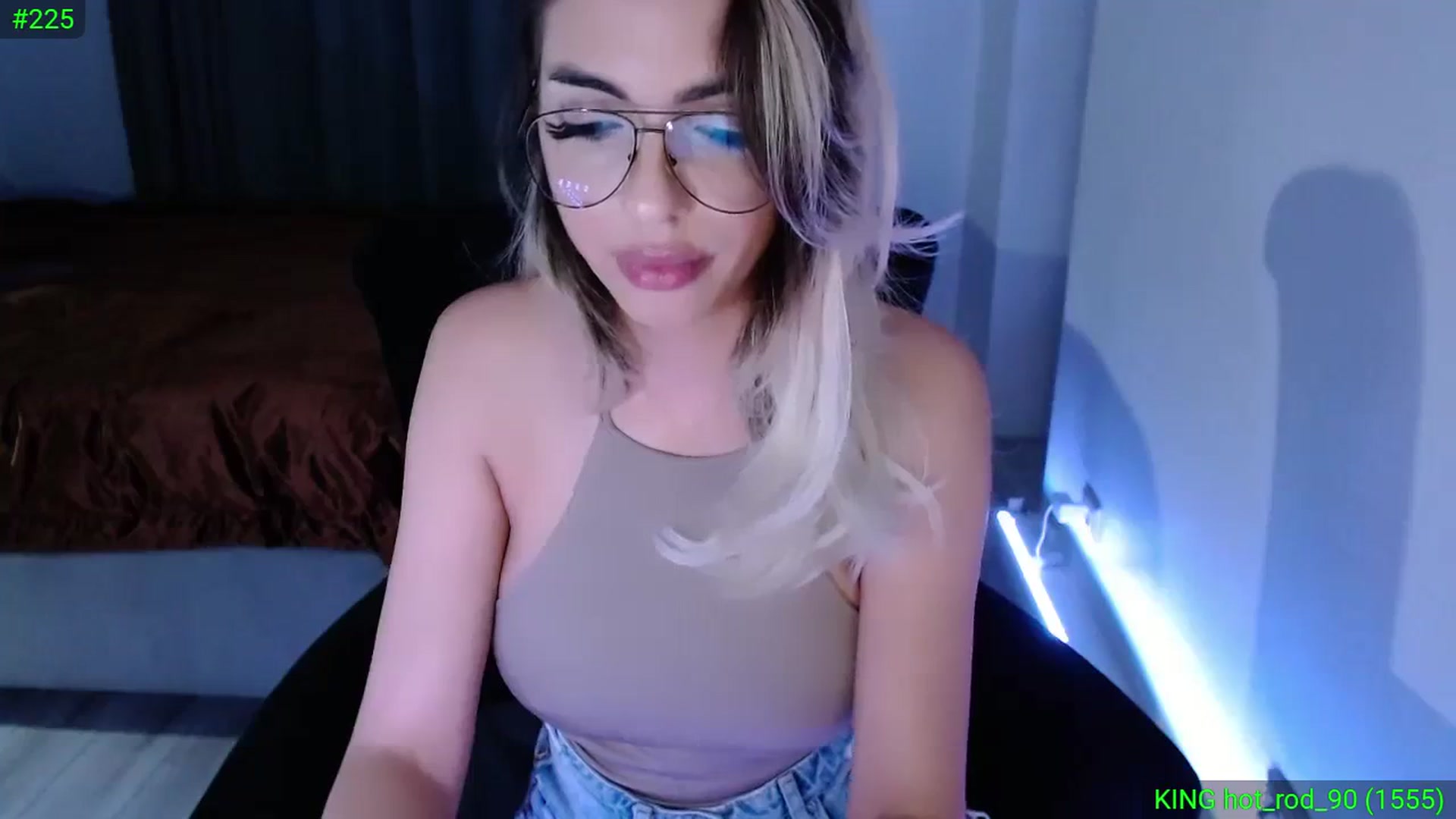 Gallery image thumbnail from Diamondblack5's myfreecams stream on, 11/09/2023, 24:59 image 8 of 20