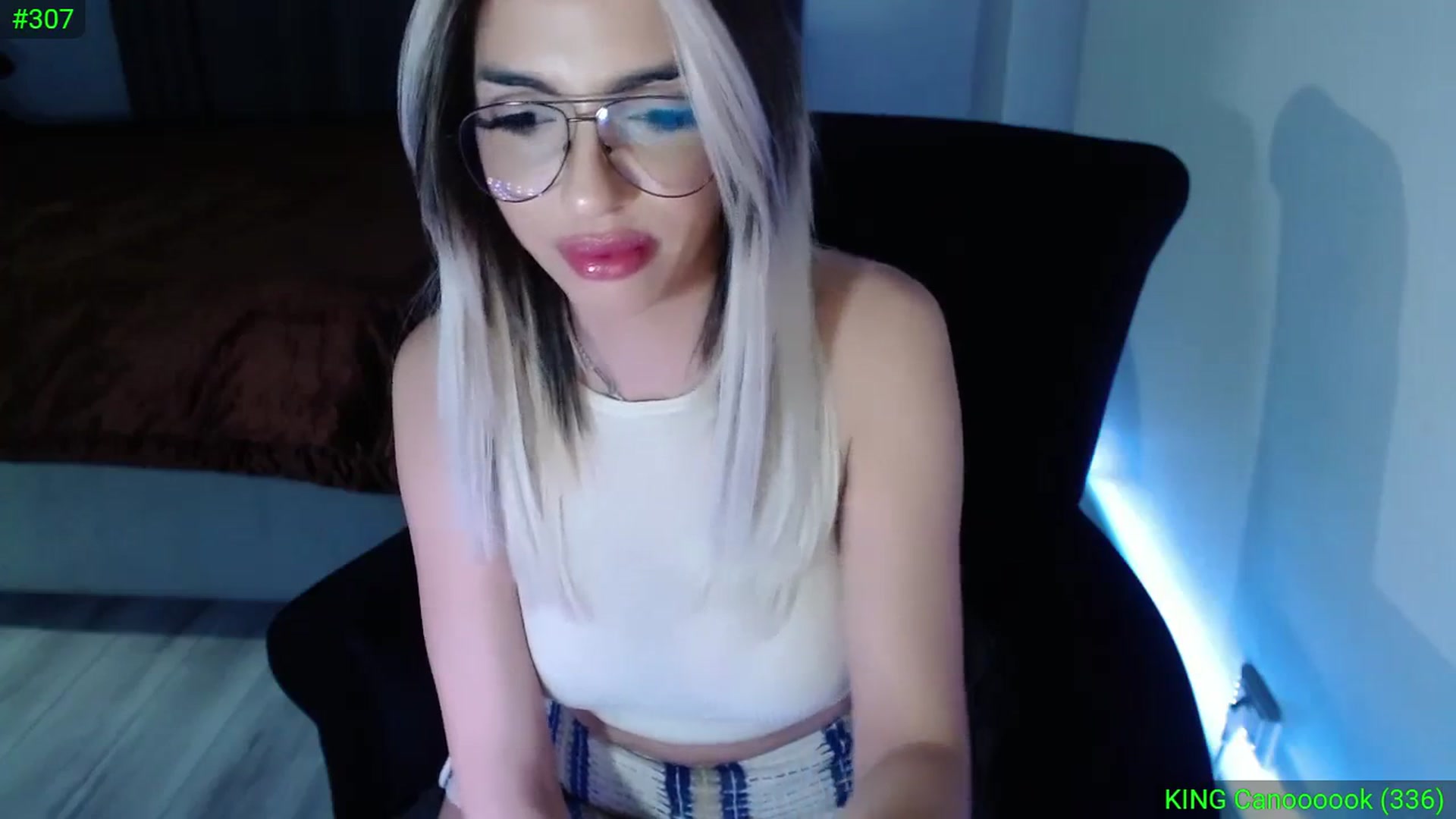 Gallery image thumbnail from Diamondblack5's myfreecams stream on, 11/16/2023, 24:26 image 17 of 20