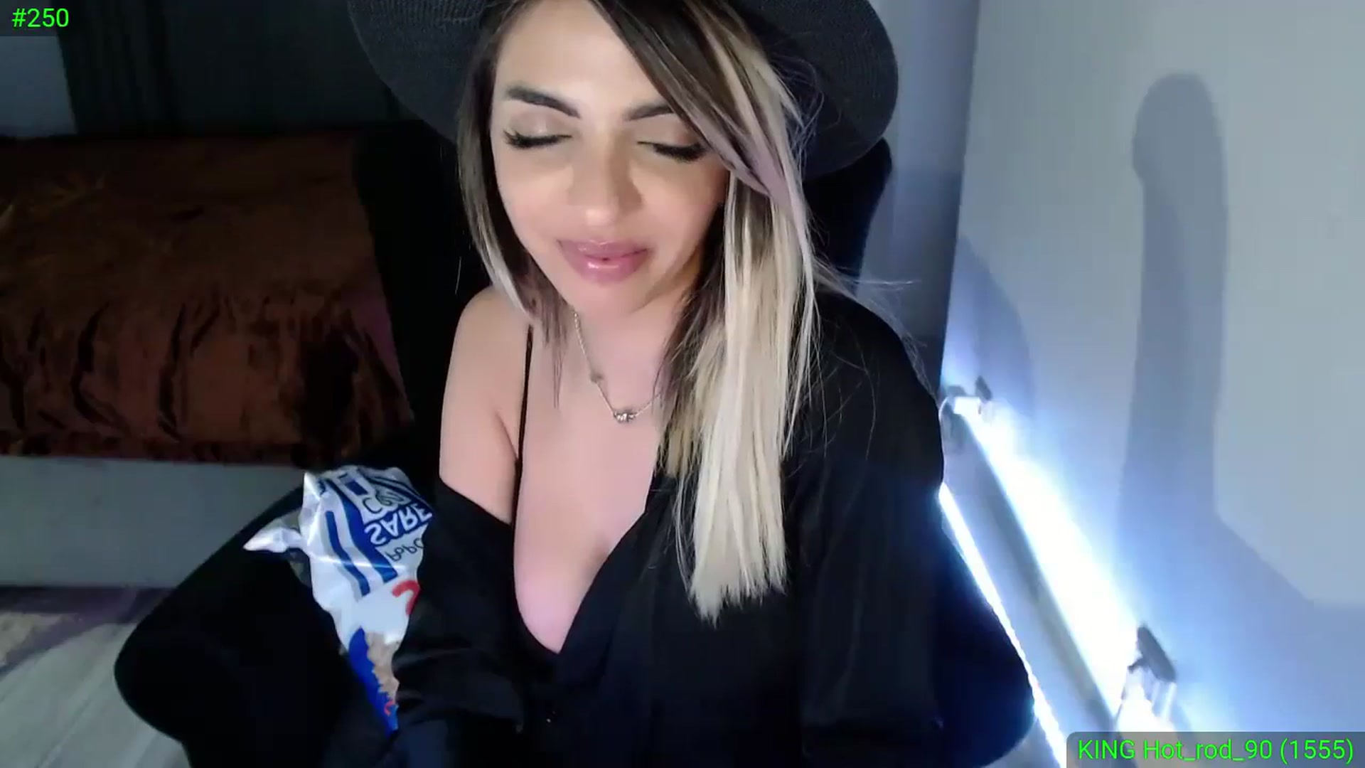 Gallery image thumbnail from Diamondblack5's myfreecams stream on, 11/17/2023, 04:17 image 14 of 20