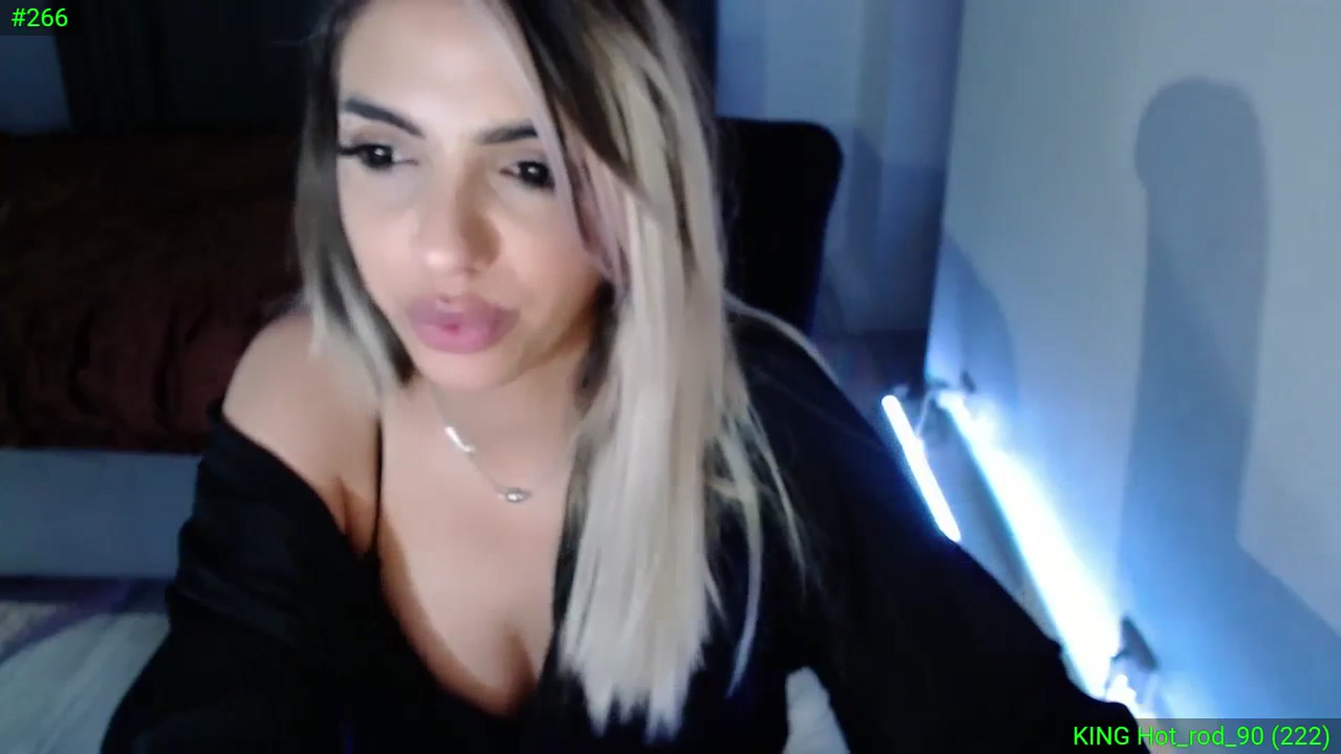 Gallery image thumbnail from Diamondblack5's myfreecams stream on, 11/17/2023, 04:17 image 3 of 20