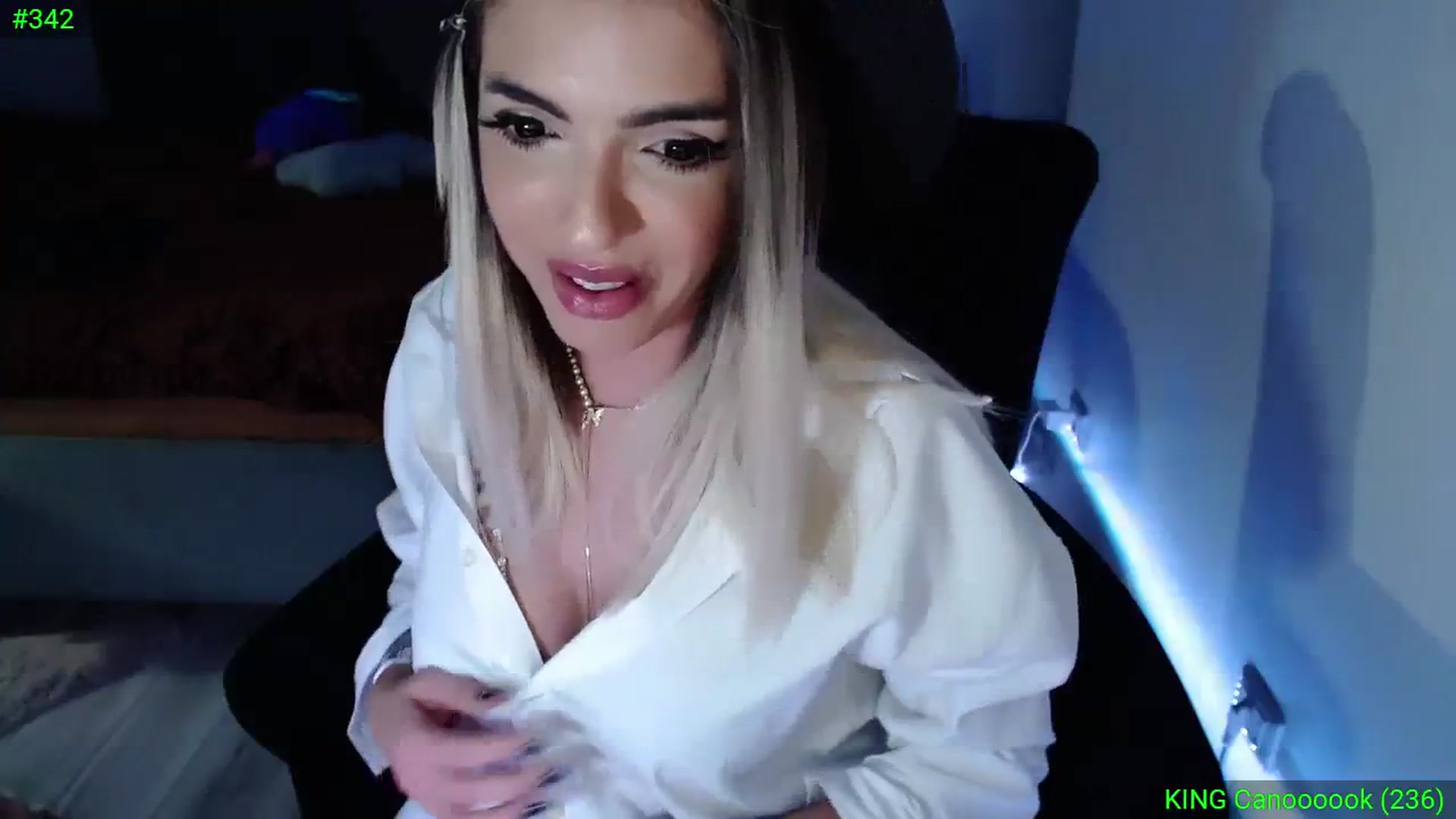 Gallery image thumbnail from Diamondblack5's myfreecams stream on, 11/27/2023, 04:21 image 12 of 20