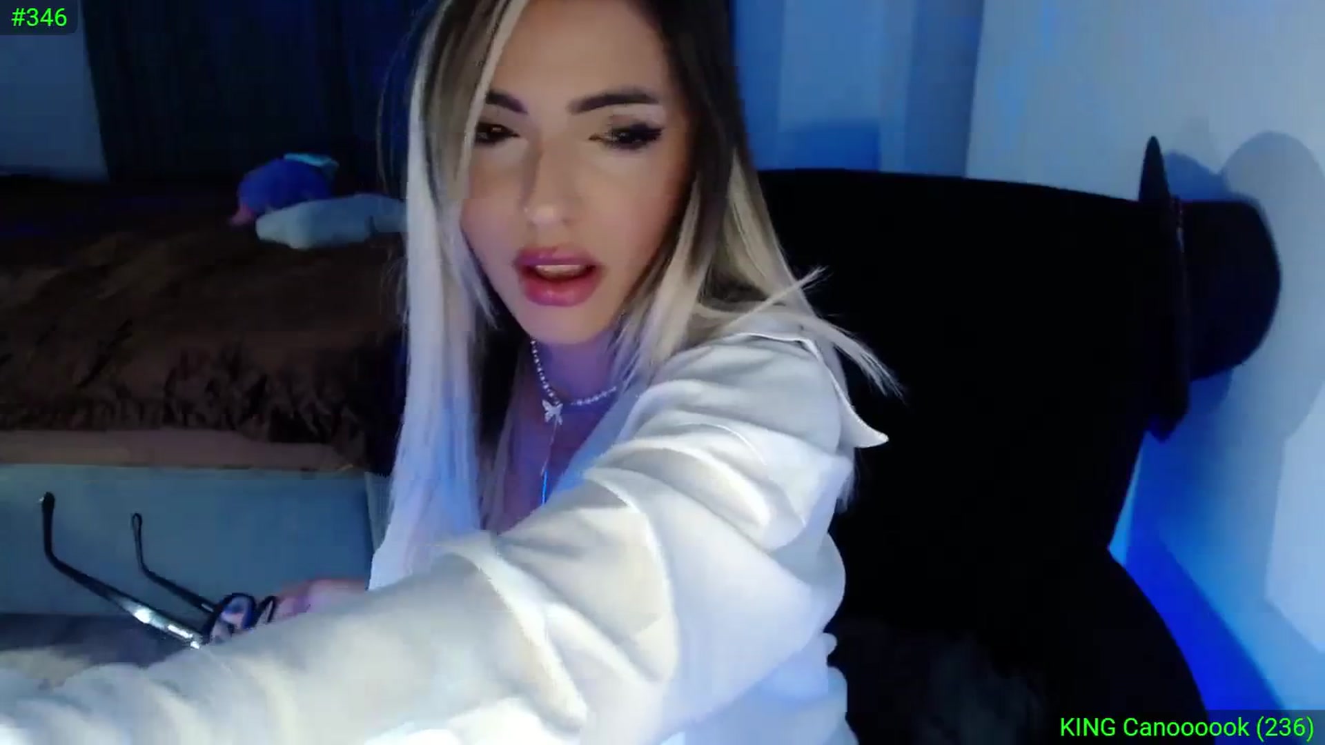 Gallery image thumbnail from Diamondblack5's myfreecams stream on, 11/27/2023, 04:39 image 4 of 20