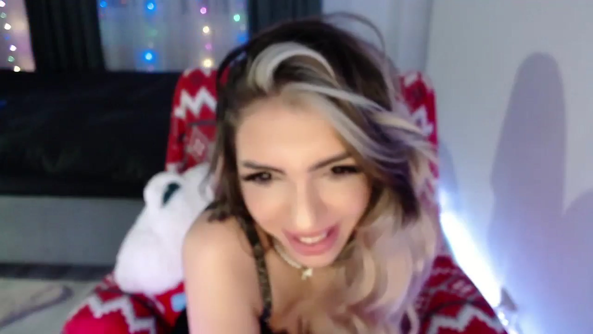 Gallery image thumbnail from Diamondblack5's myfreecams stream on, 12/13/2023, 23:38 image 16 of 20