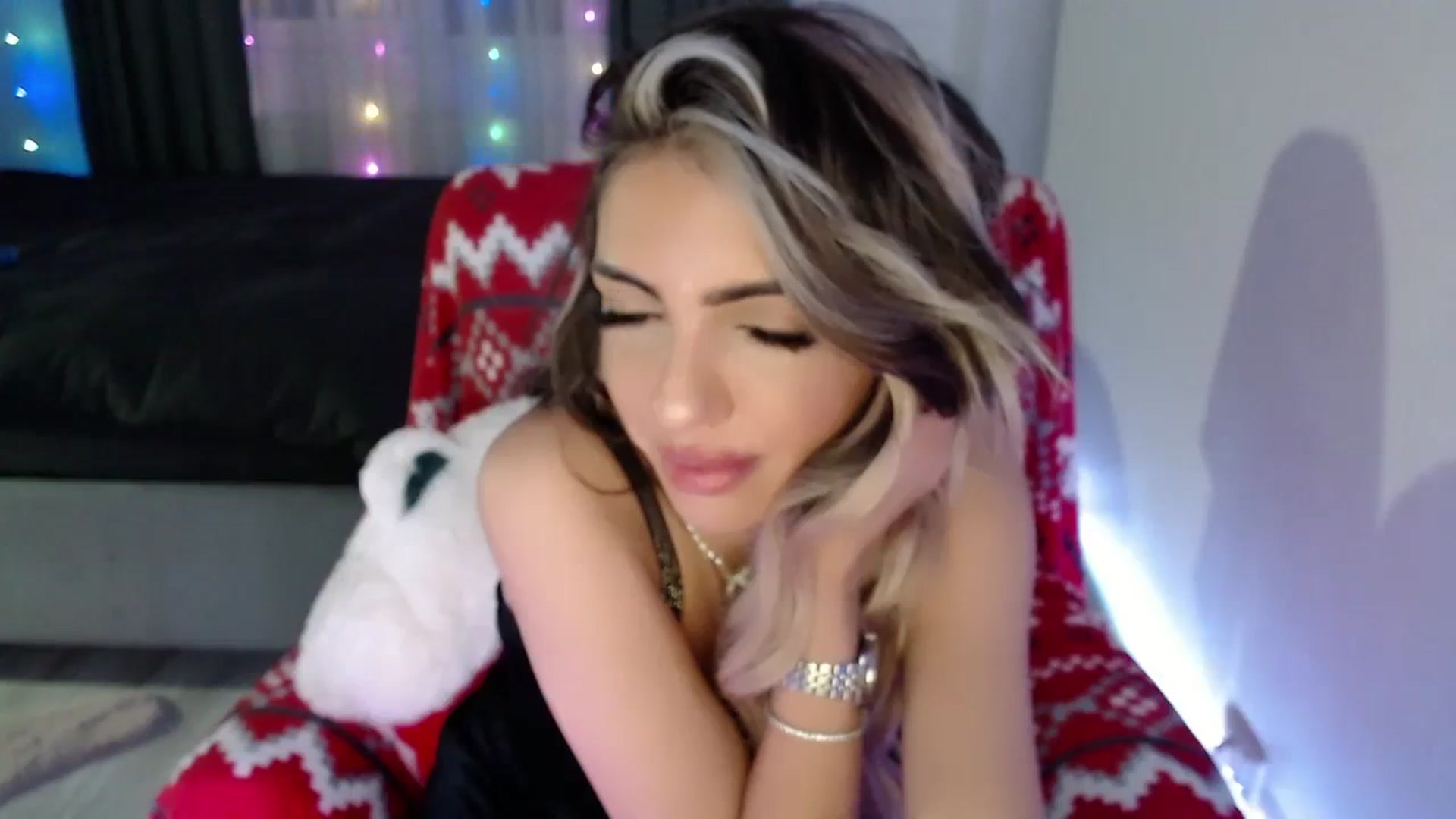 Gallery image thumbnail from Diamondblack5's myfreecams stream on, 12/13/2023, 23:38 image 17 of 20