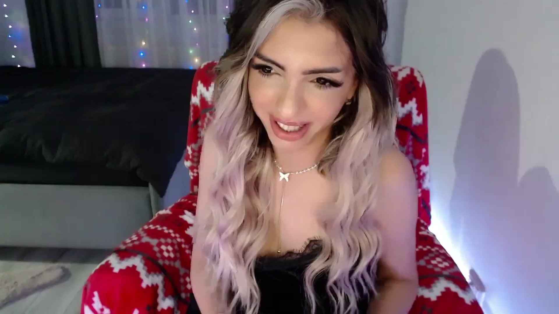 Gallery image thumbnail from Diamondblack5's myfreecams stream on, 12/13/2023, 23:38 image 3 of 20