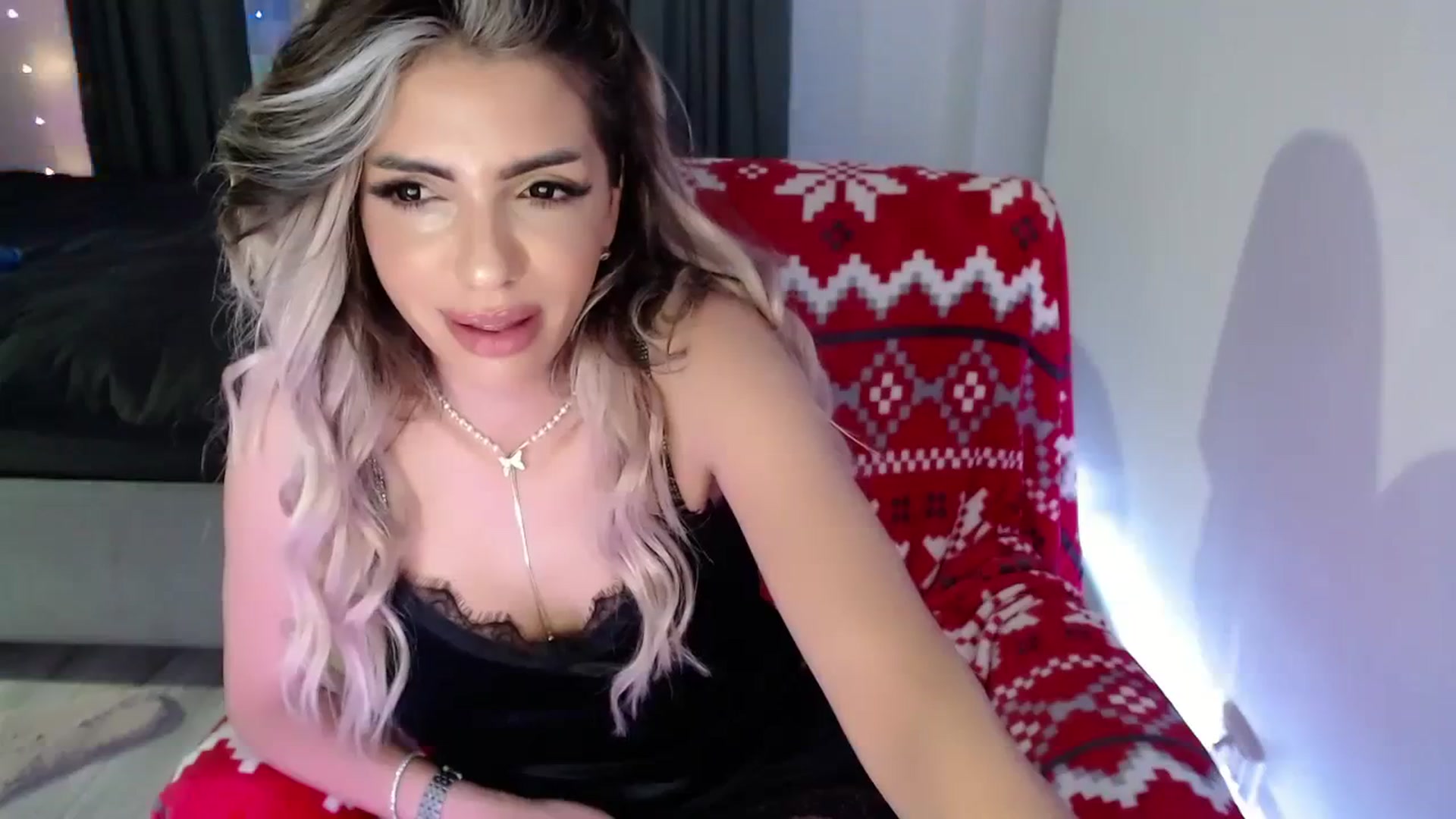 Gallery image thumbnail from Diamondblack5's myfreecams stream on, 12/13/2023, 23:38 image 18 of 20