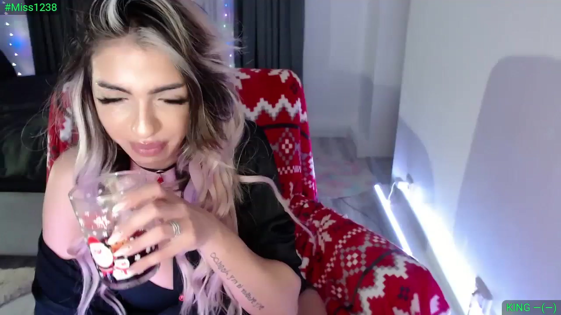 Gallery image thumbnail from Diamondblack5's myfreecams stream on, 12/15/2023, 24:00 image 4 of 20