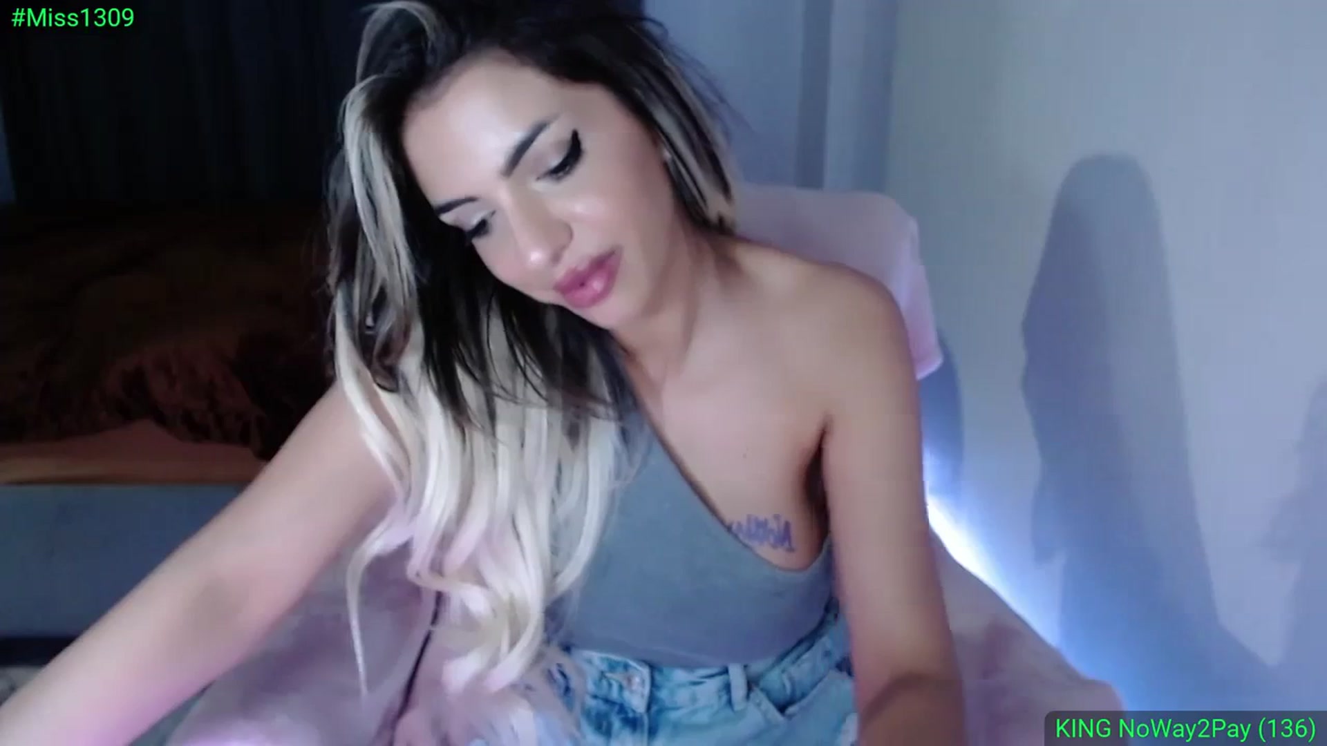 Gallery image thumbnail from Diamondblack5's myfreecams stream on, 02/18/2024, 03:45 image 15 of 20