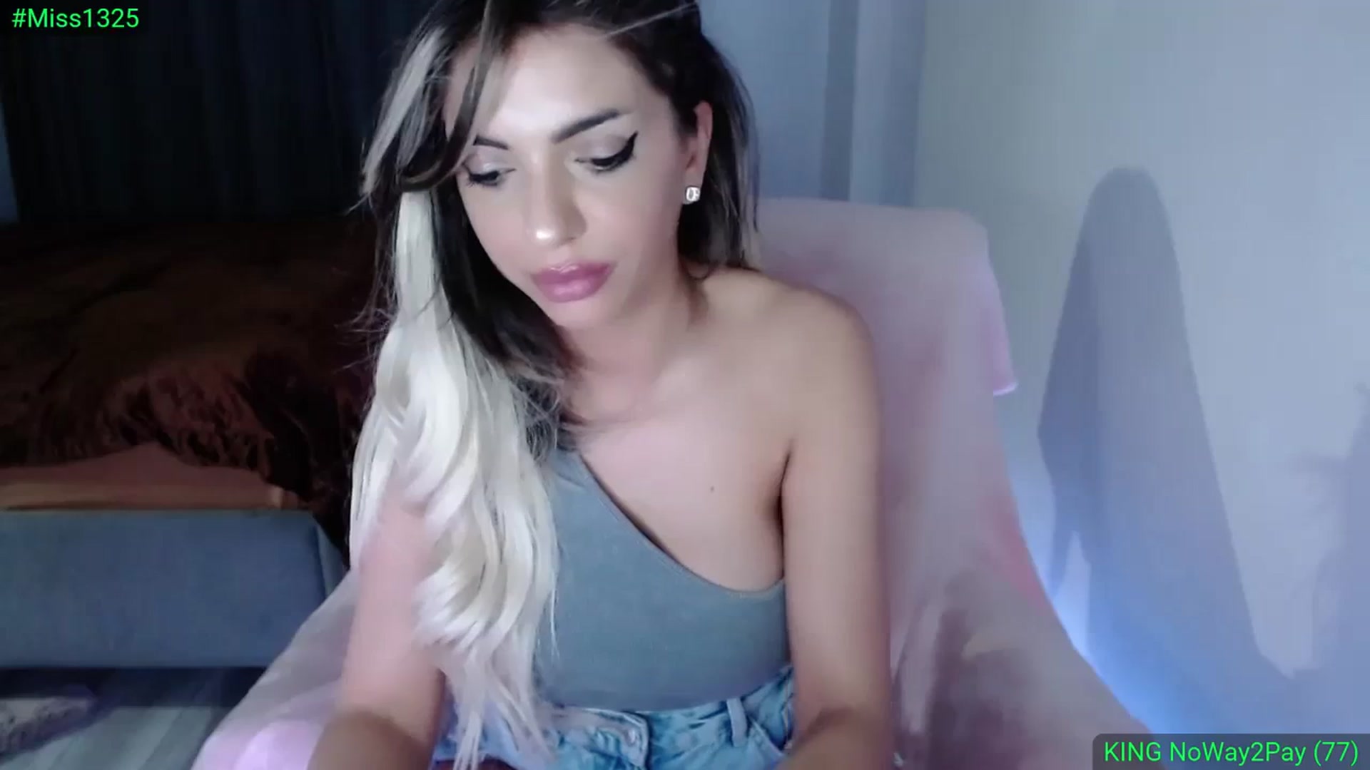Gallery image thumbnail from Diamondblack5's myfreecams stream on, 02/18/2024, 03:45 image 9 of 20