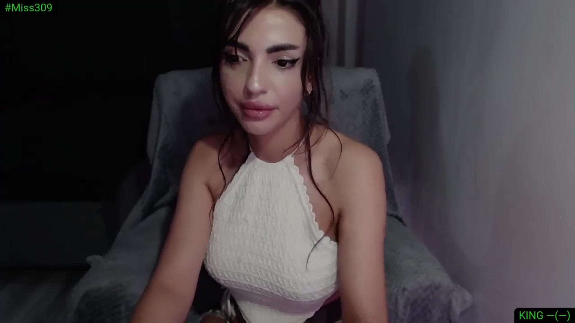 Gallery image thumbnail from Diamondblack5's myfreecams stream on, 05/12/2025, 24:42 image 4 of 20