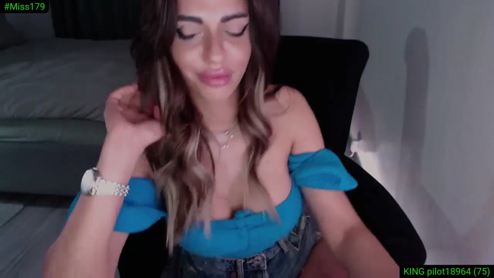 Gallery image thumbnail from Diamondblack5's myfreecams stream on, 05/15/2025, 04:04 image 5 of 20