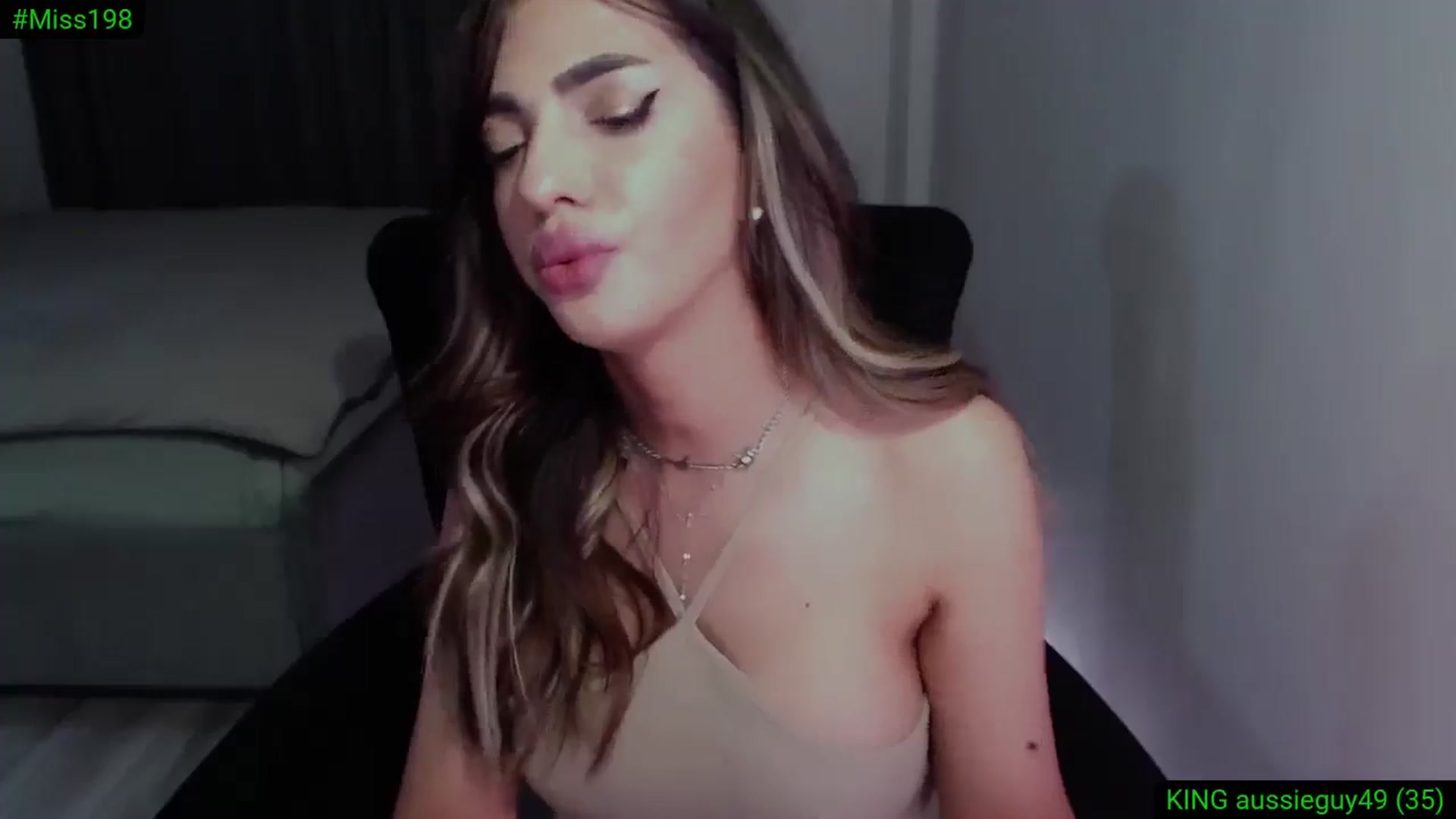 Gallery image thumbnail from Diamondblack5's myfreecams stream on, 05/16/2025, 01:06 image 18 of 20