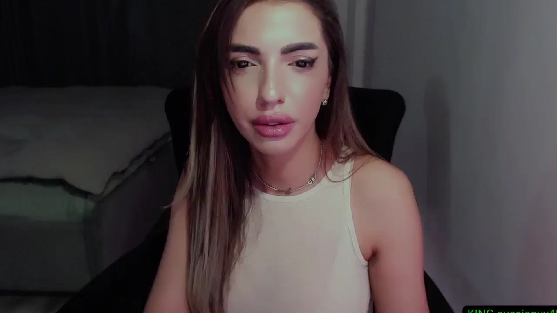 Gallery image thumbnail from Diamondblack5's myfreecams stream on, 05/21/2025, 24:01 image 1 of 20