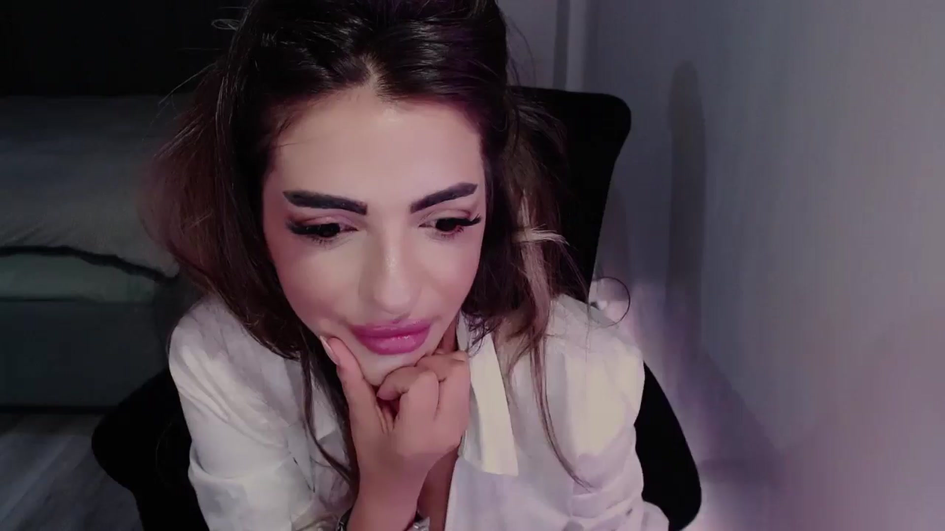 Gallery image thumbnail from Diamondblack5's myfreecams stream on, 05/27/2025, 23:39 image 17 of 20