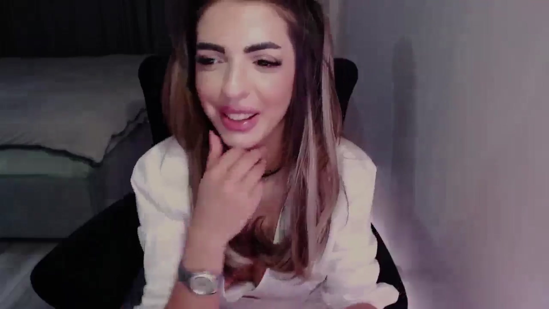 Gallery image thumbnail from Diamondblack5's myfreecams stream on, 05/27/2025, 23:39 image 12 of 20