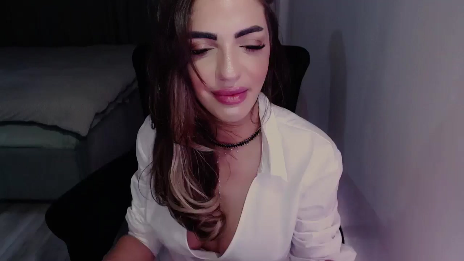 Gallery image thumbnail from Diamondblack5's myfreecams stream on, 05/27/2025, 23:39 image 16 of 20