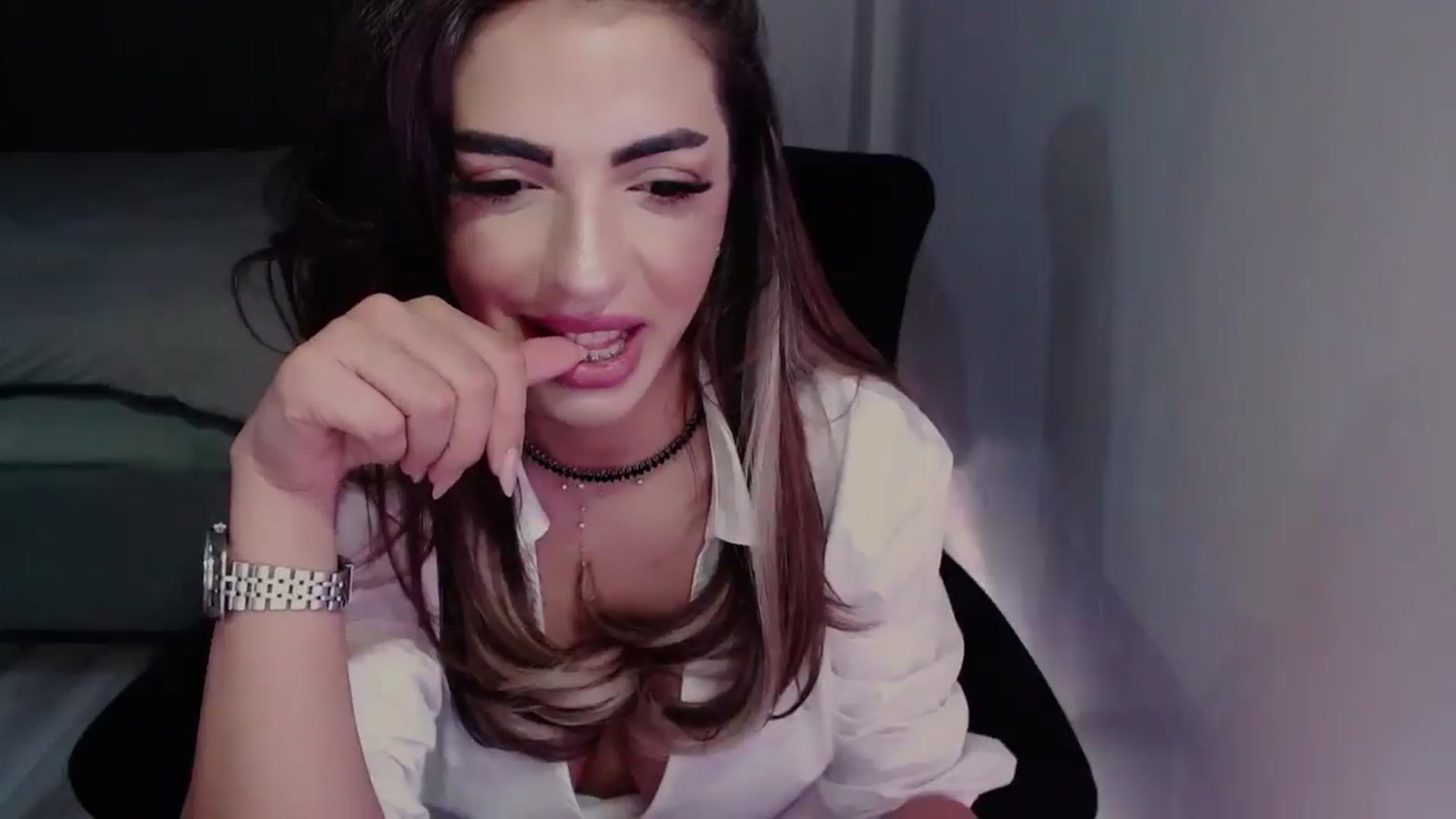 Gallery image thumbnail from Diamondblack5's myfreecams stream on, 05/27/2025, 23:39 image 5 of 20