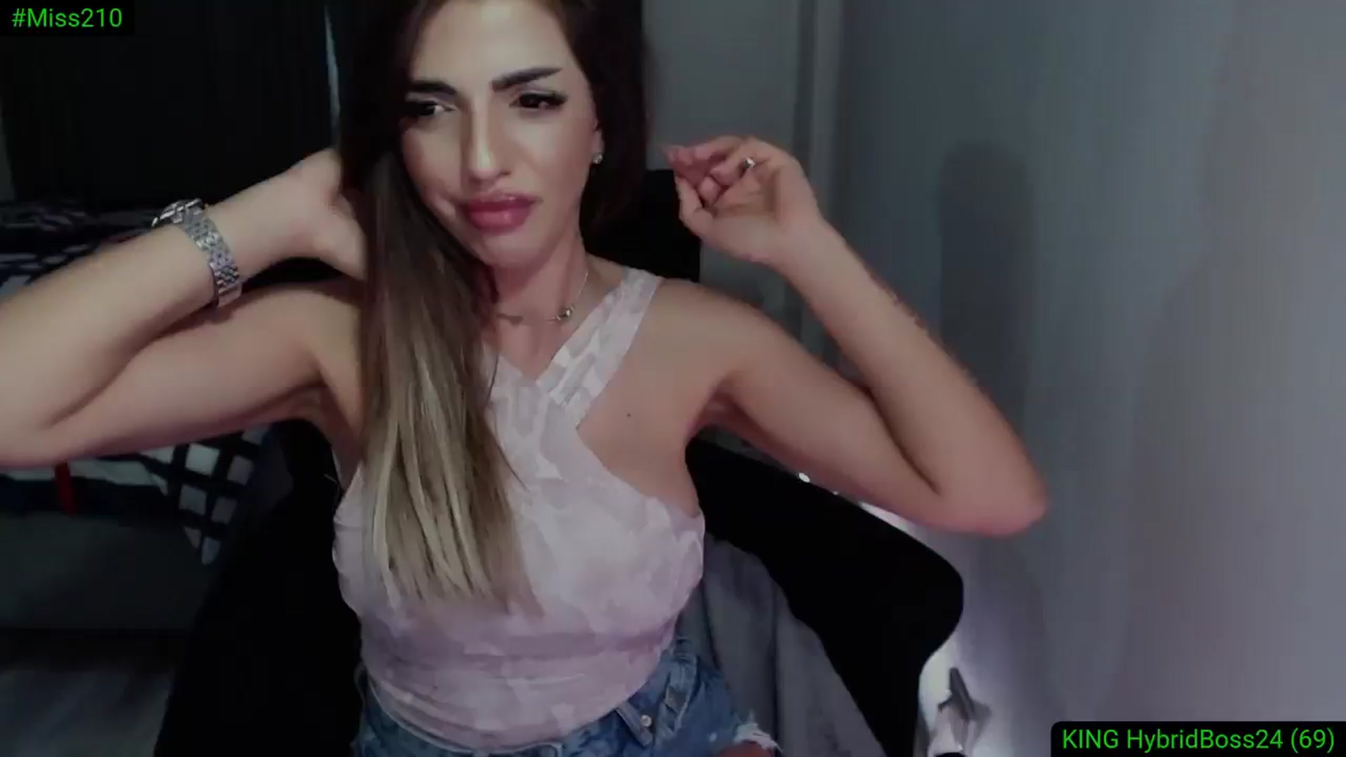 Gallery image thumbnail from Diamondblack5's myfreecams stream on, 06/01/2025, 04:36 image 10 of 20