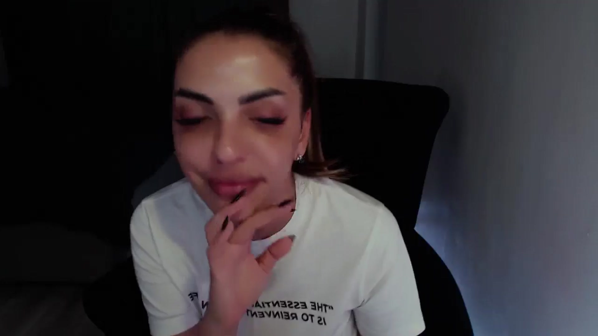 Gallery image thumbnail from Diamondblack5's myfreecams stream on, 06/16/2025, 04:12 image 19 of 20