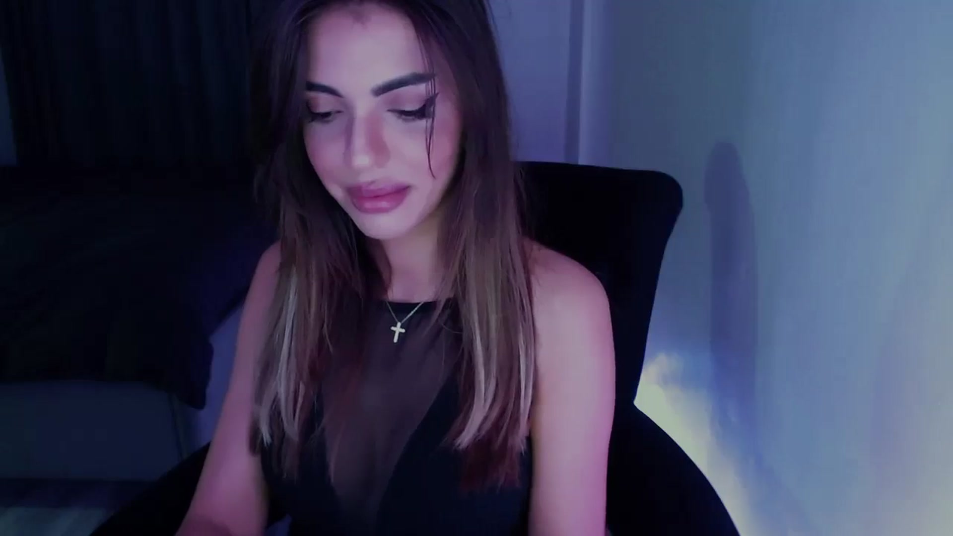 Gallery image thumbnail from Diamondblack5's myfreecams stream on, 06/21/2025, 24:01 image 8 of 20