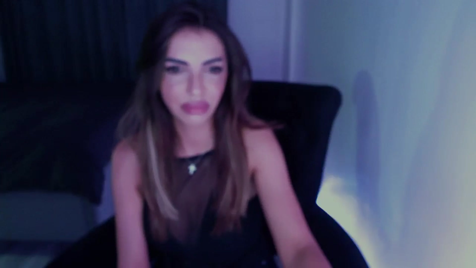Gallery image thumbnail from Diamondblack5's myfreecams stream on, 06/21/2025, 24:01 image 6 of 20