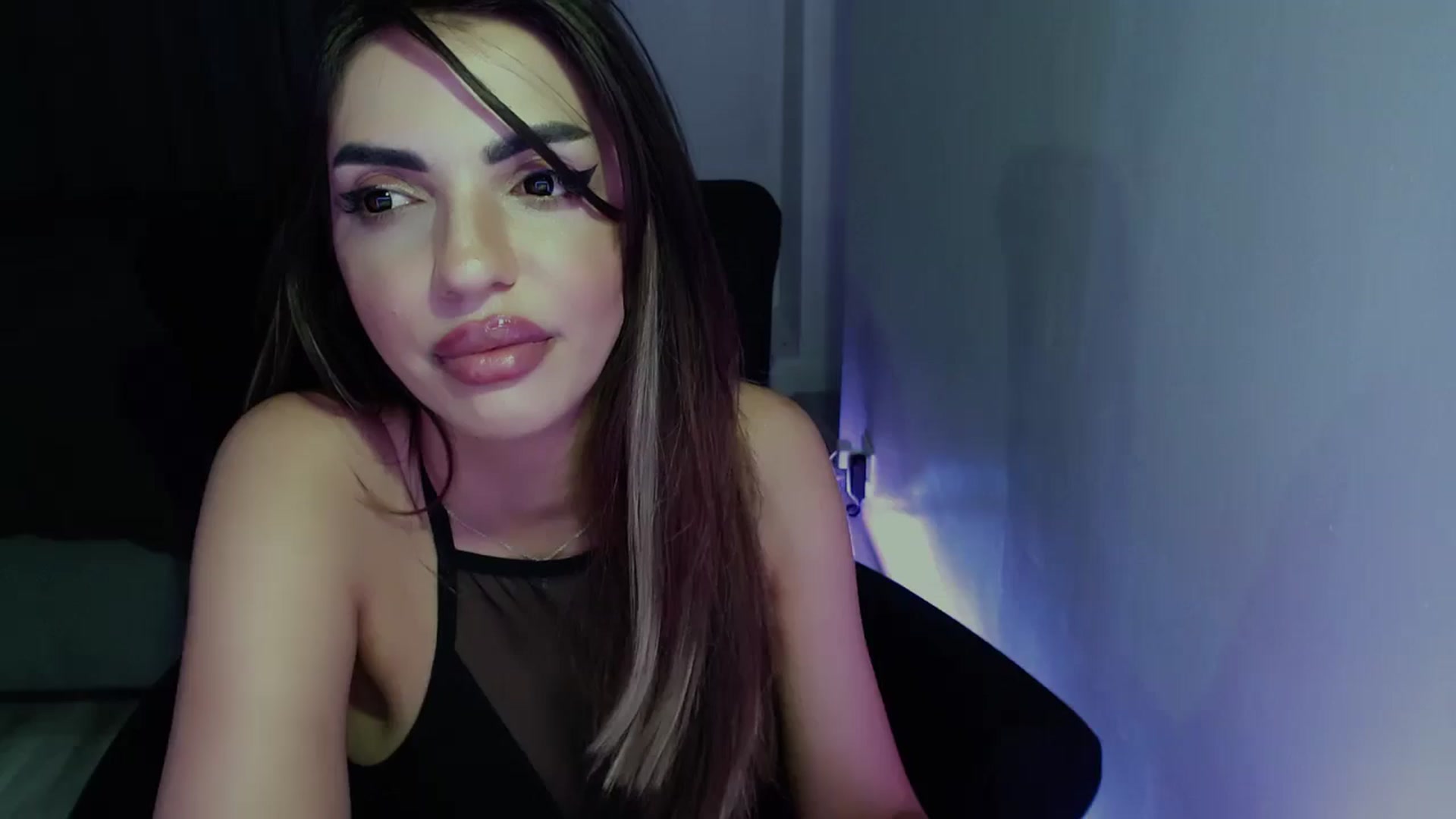 Gallery image thumbnail from Diamondblack5's myfreecams stream on, 06/21/2025, 03:00 image 15 of 20