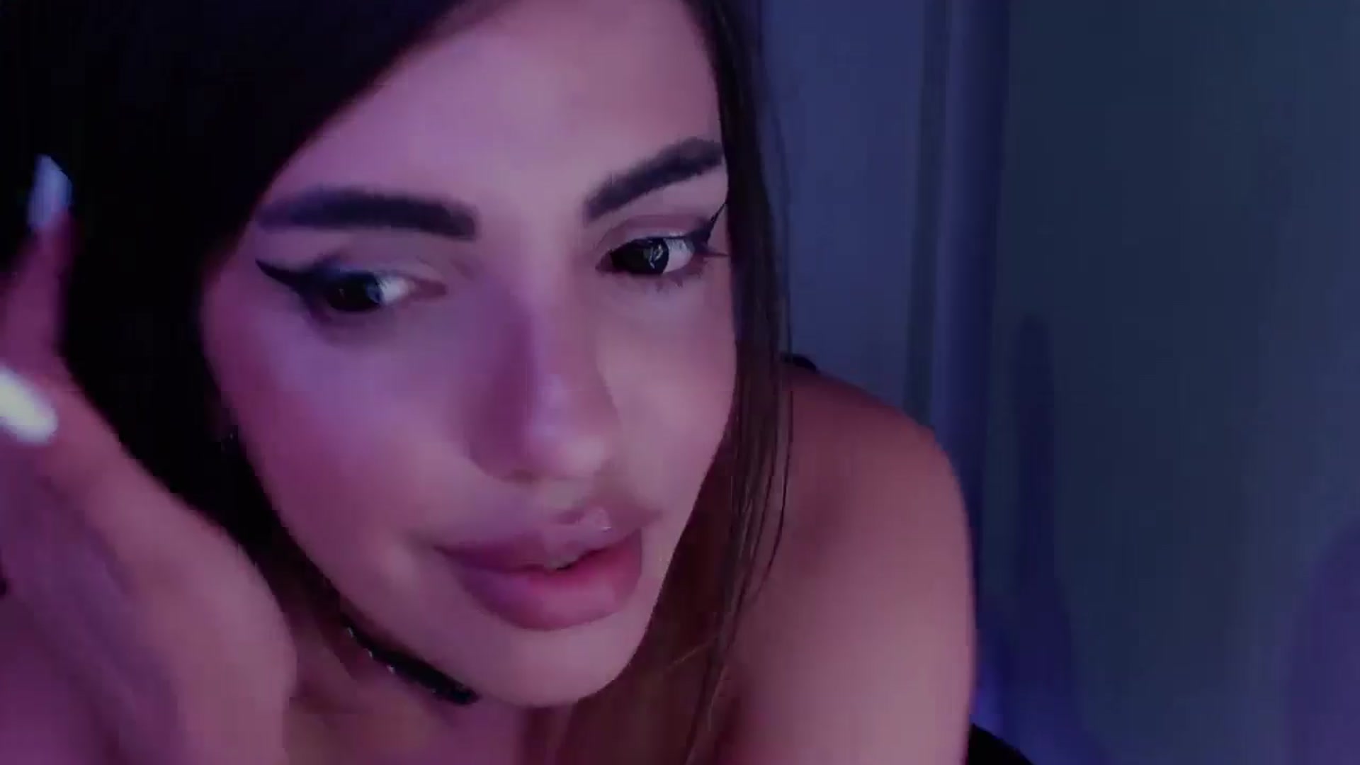 Gallery image thumbnail from Diamondblack5's myfreecams stream on, 06/23/2025, 04:11 image 4 of 20
