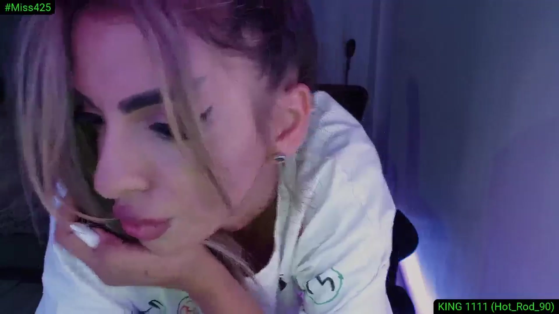 Gallery image thumbnail from Diamondblack5's myfreecams stream on, 08/02/2025, 24:43 image 14 of 20