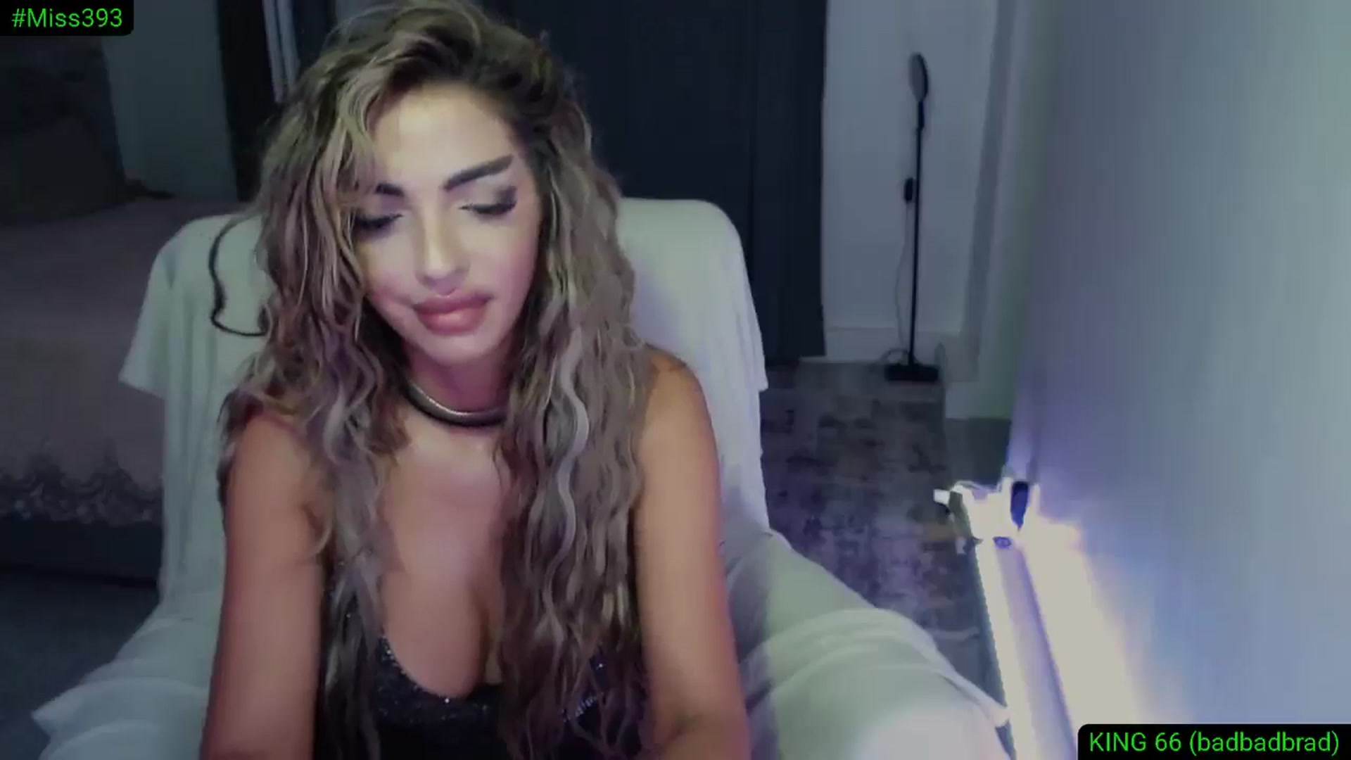 Gallery image thumbnail from Diamondblack5's myfreecams stream on, 08/10/2025, 01:06 image 16 of 20