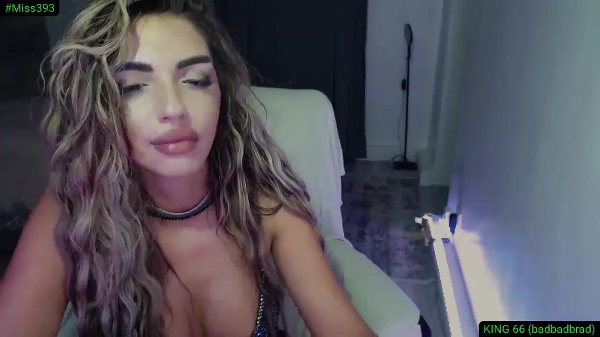 Gallery image thumbnail from Diamondblack5's myfreecams stream on, 08/10/2025, 01:06 image 10 of 20