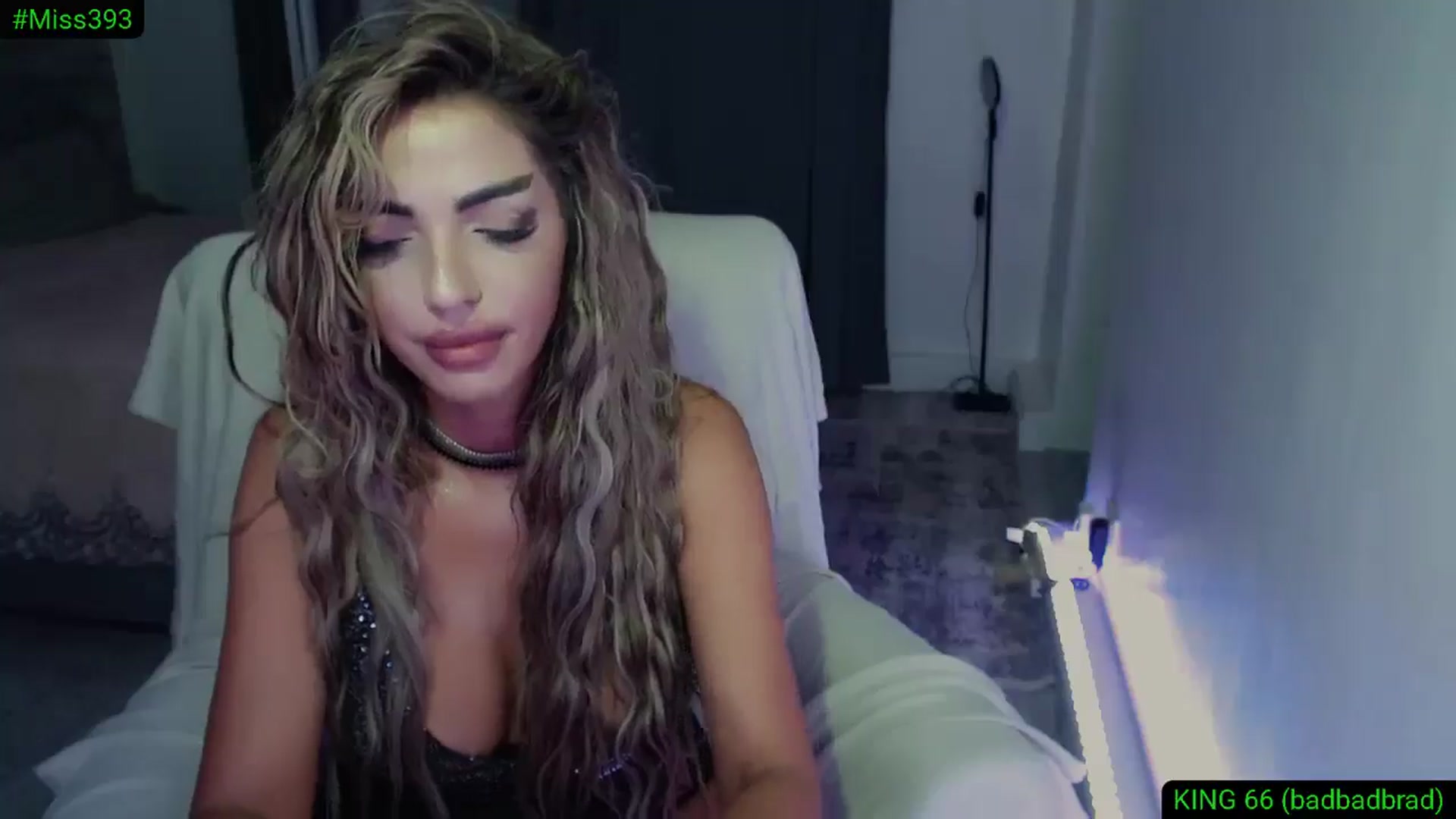 Gallery image thumbnail from Diamondblack5's myfreecams stream on, 08/10/2025, 01:06 image 17 of 20