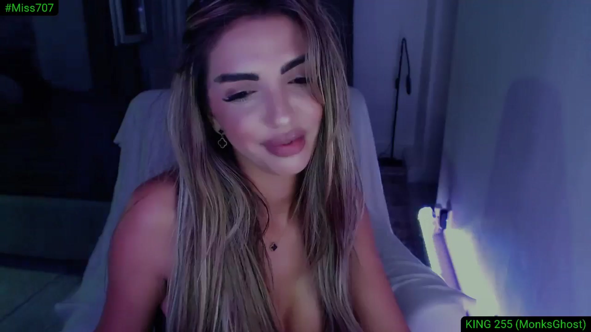 Gallery image thumbnail from Diamondblack5's myfreecams stream on, 08/25/2025, 24:36 image 16 of 20