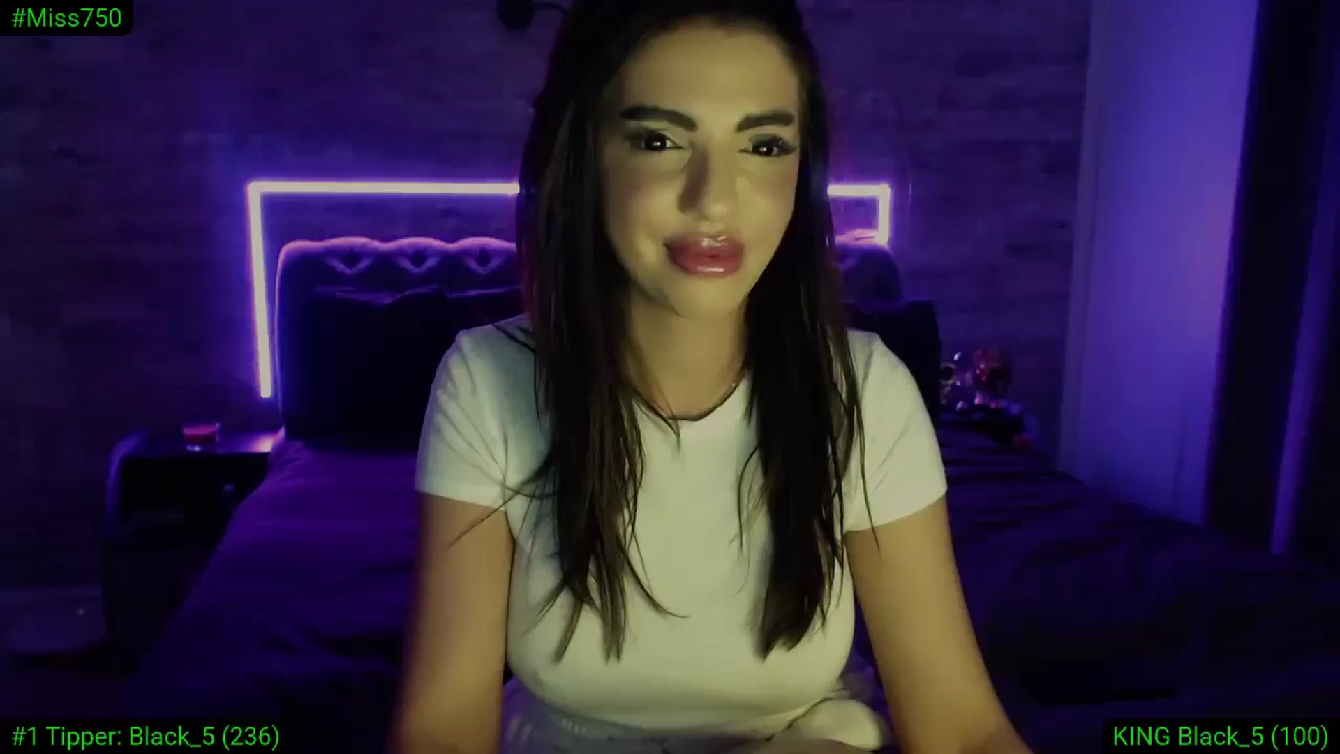 Gallery image thumbnail from Diamondblack5's myfreecams stream on, 01/17/2026, 24:41 image 12 of 20